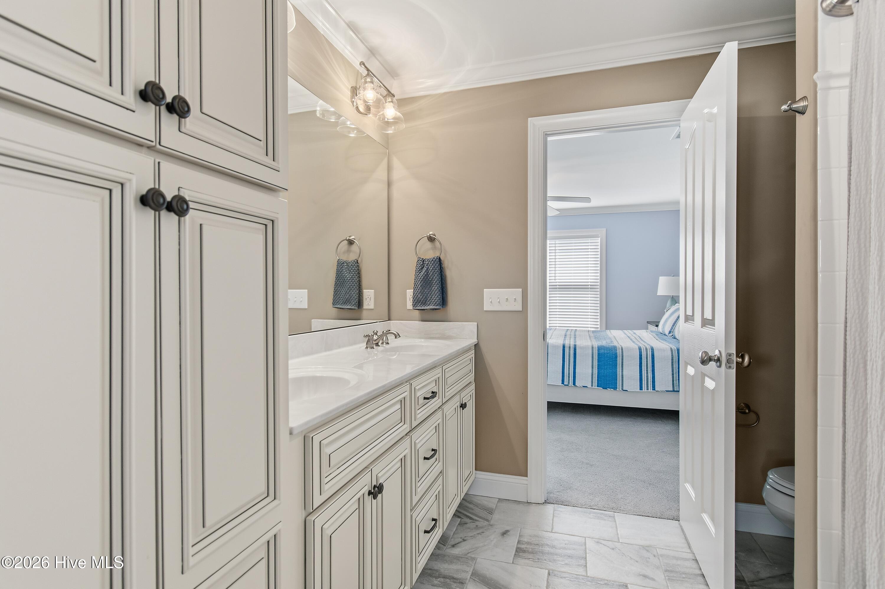 100563777 | Photo 33