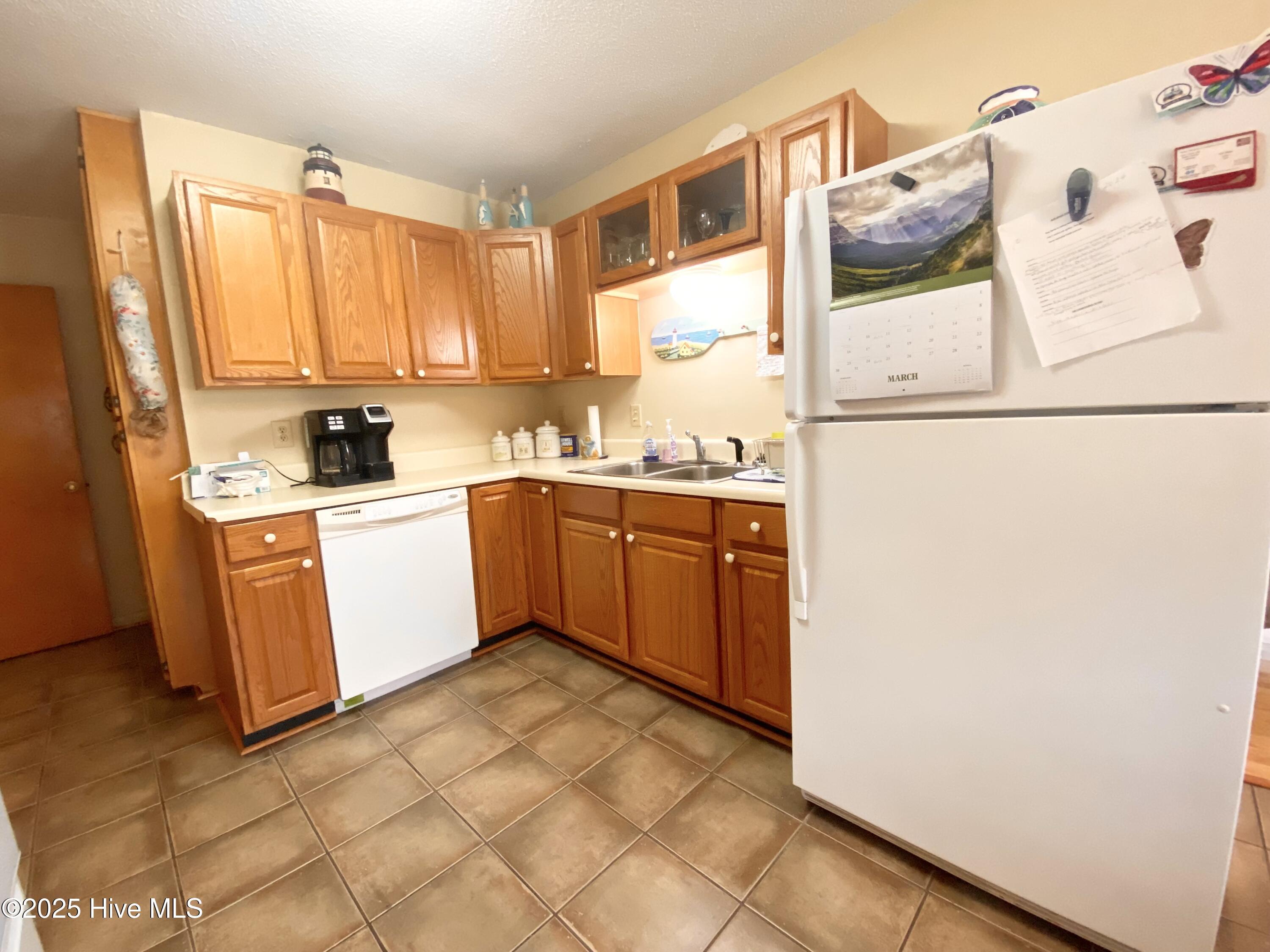 100501083 | Photo 12