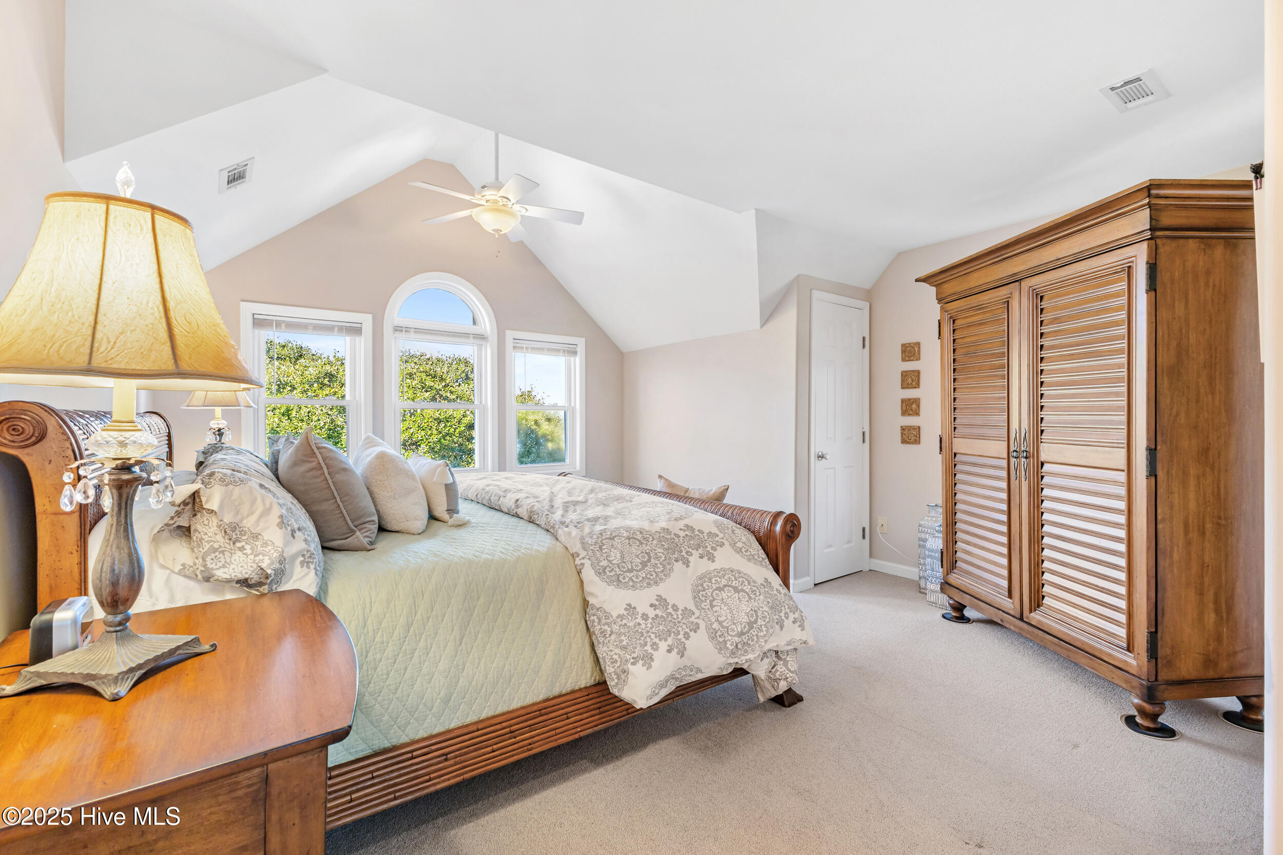 100545417 | Photo 18