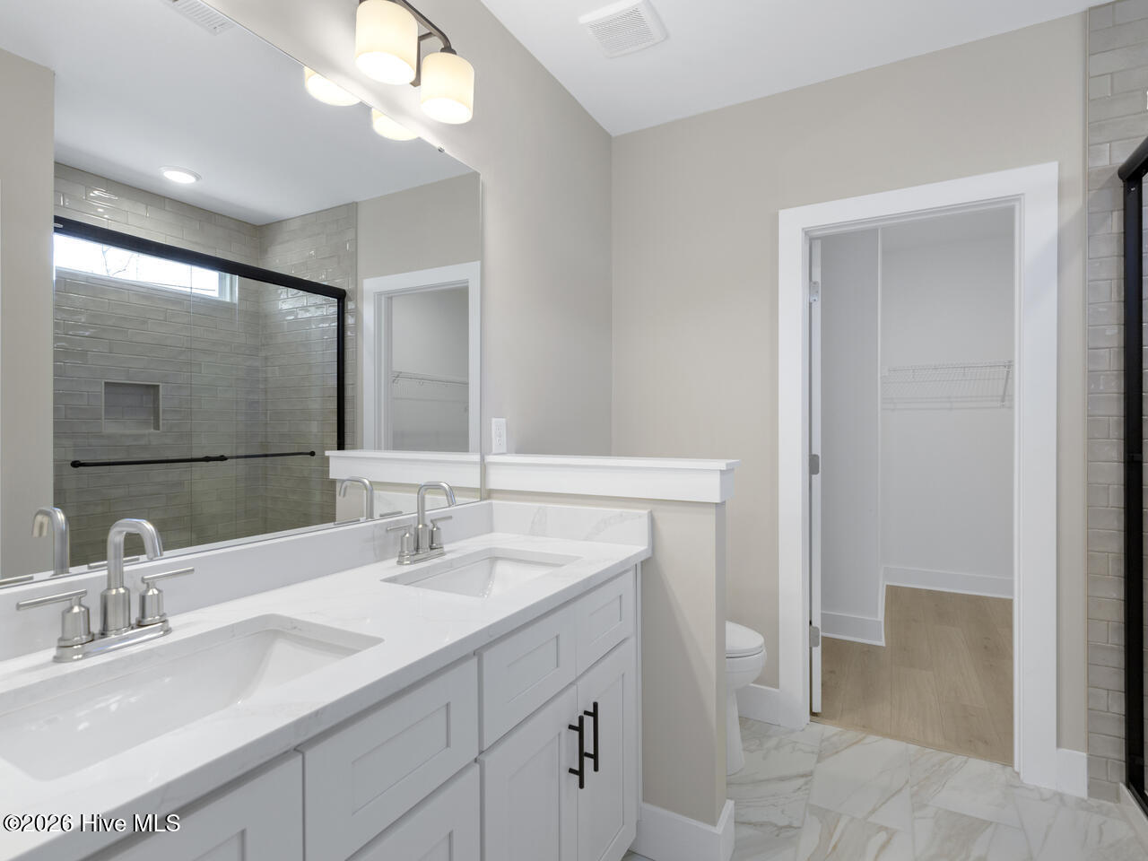 100565274 | Photo 19