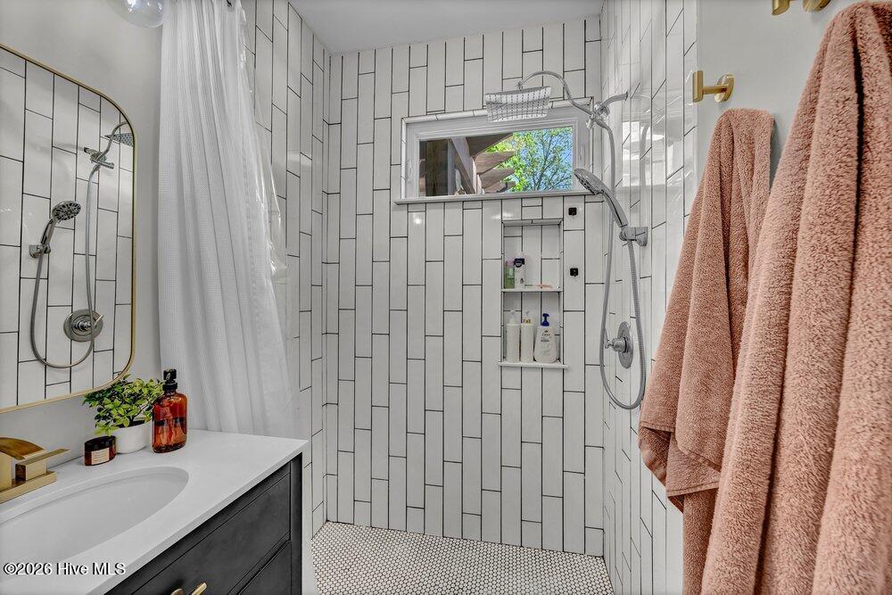 100568579 | Photo 18