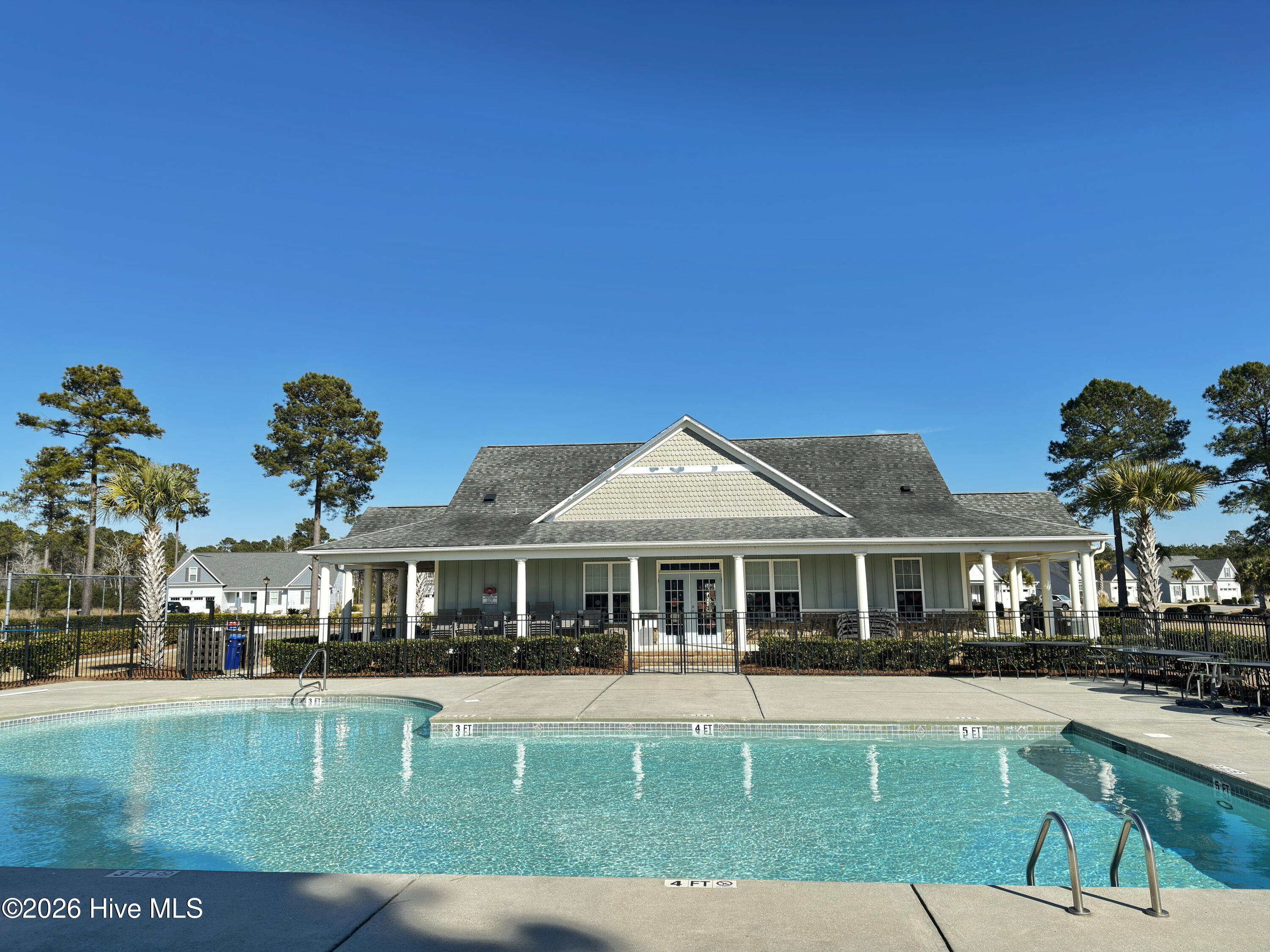 100548790 | Photo 44