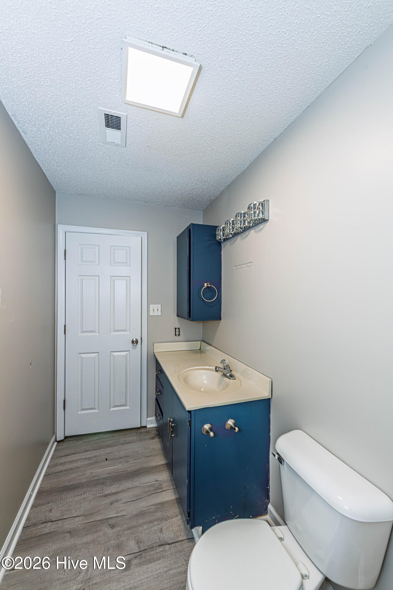 100568422 | Photo 30