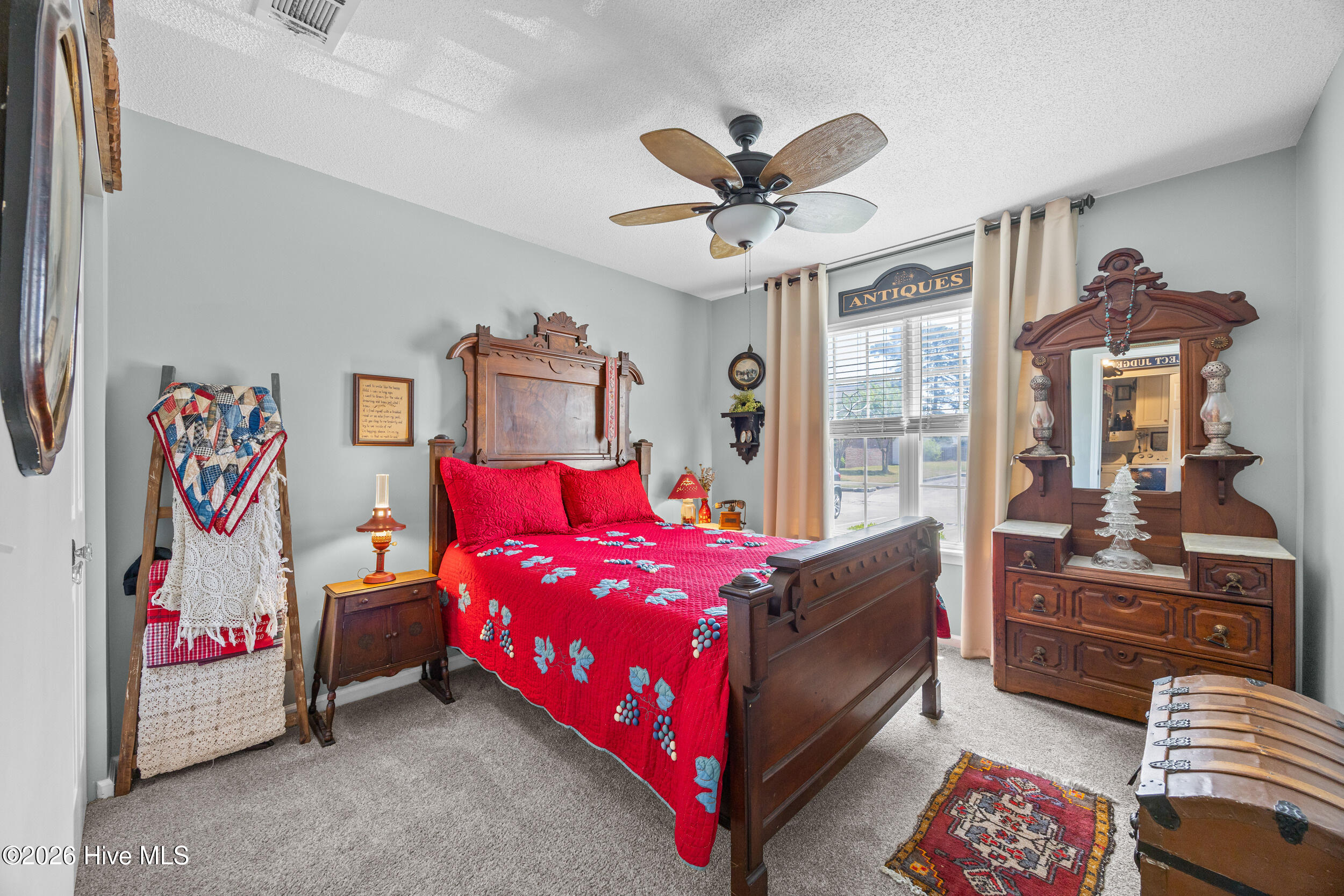 100569630 | Photo 11