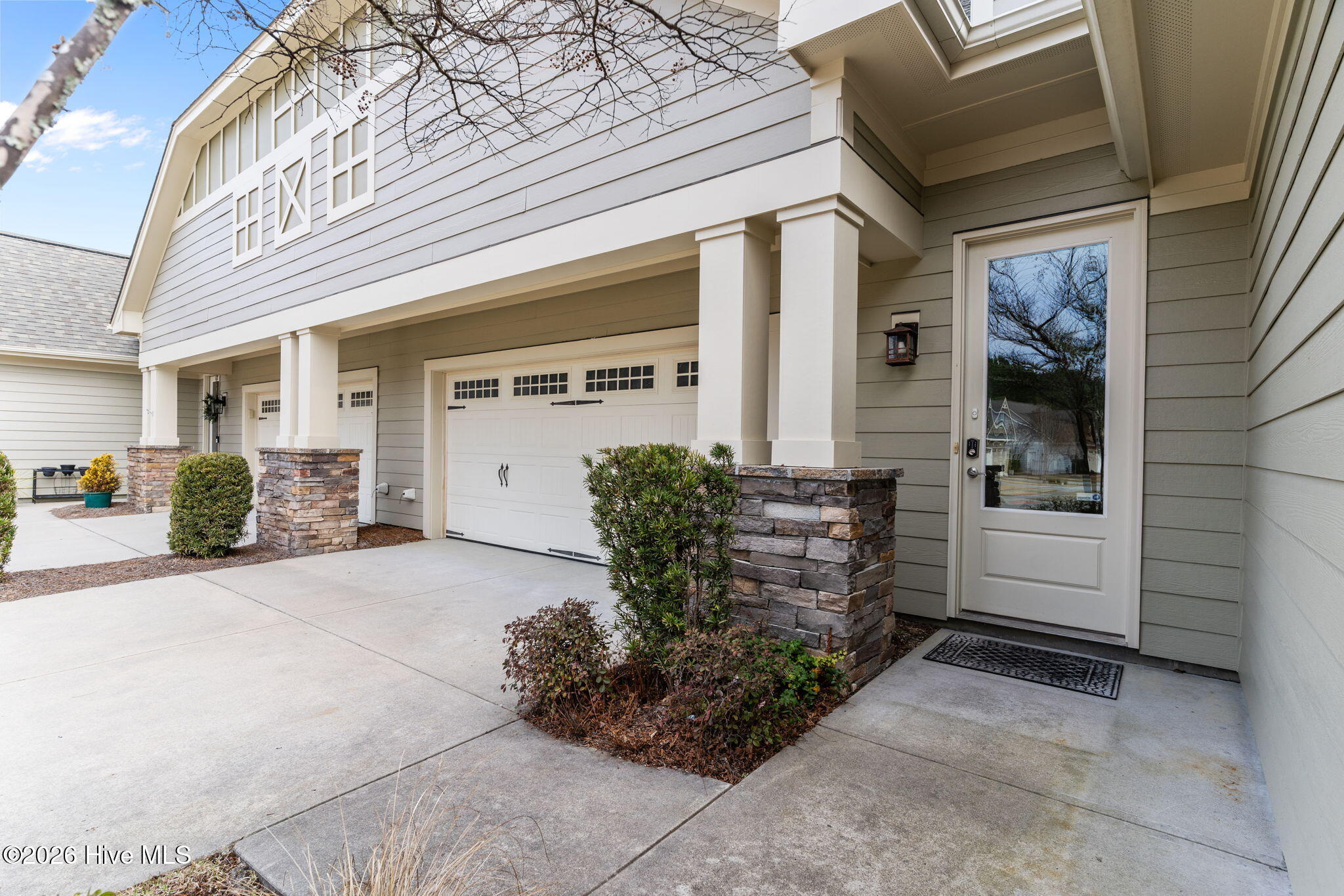 100558174 | Photo 38