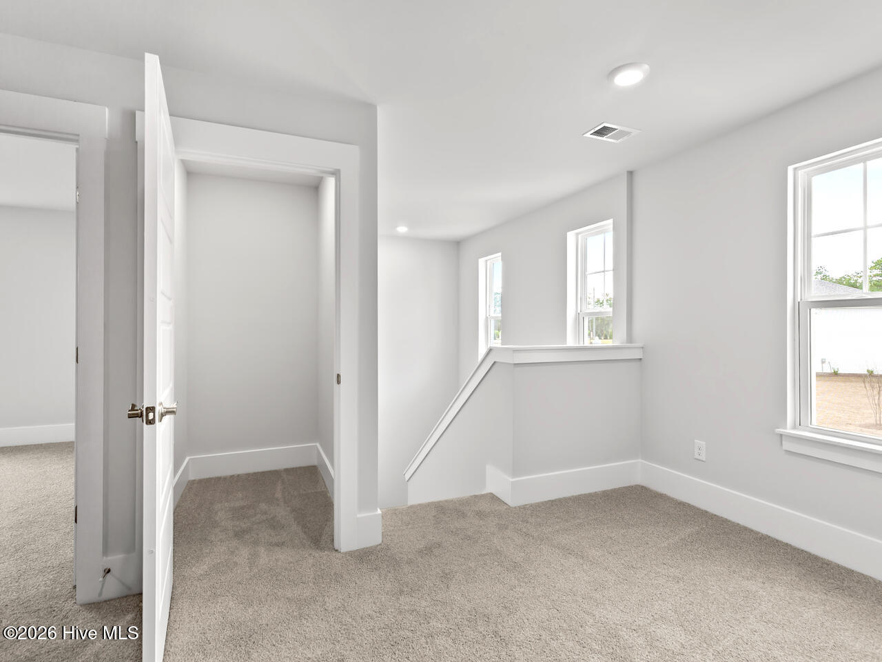 100535812 | Photo 28