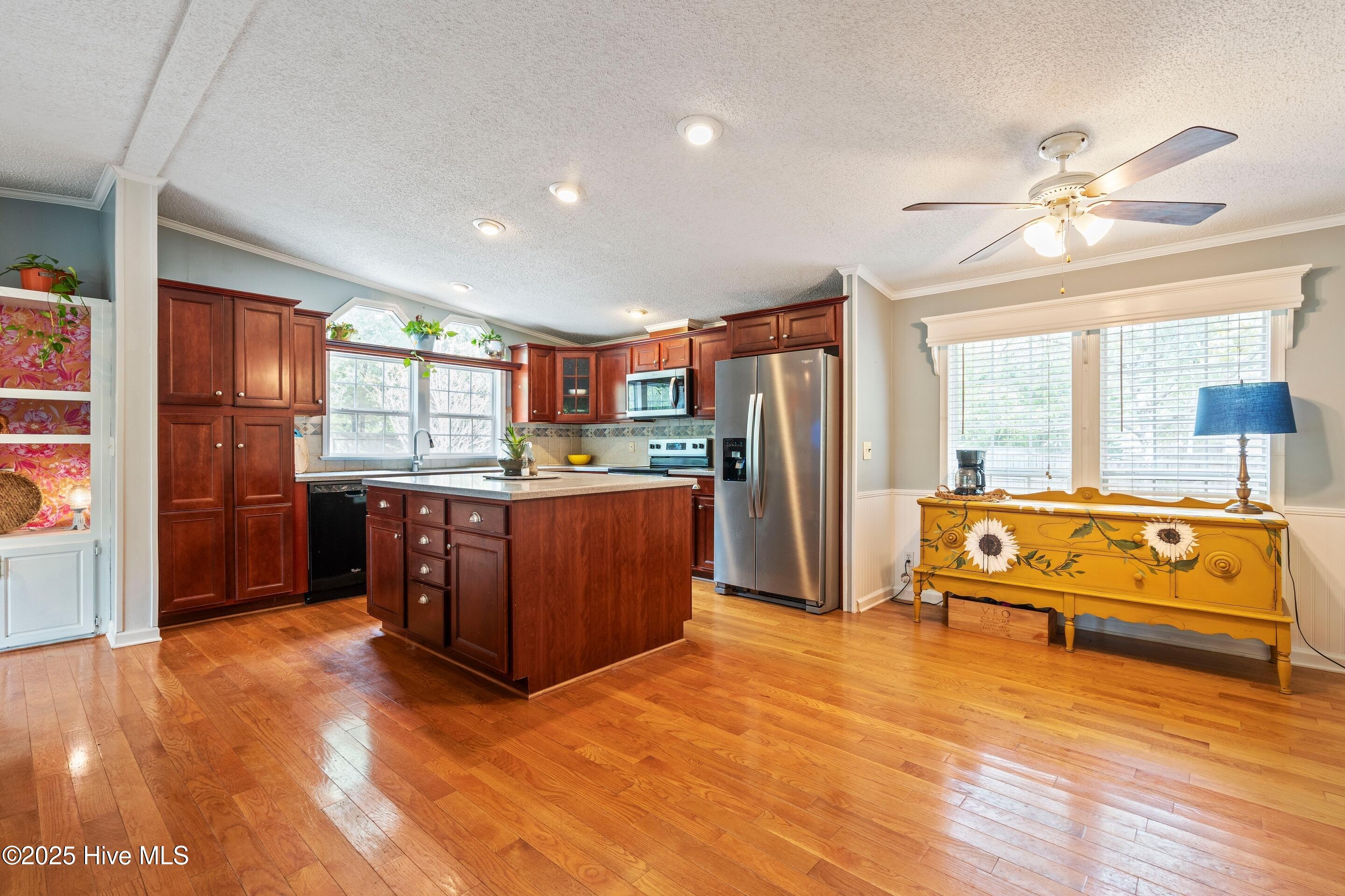 100535667 | Photo 14