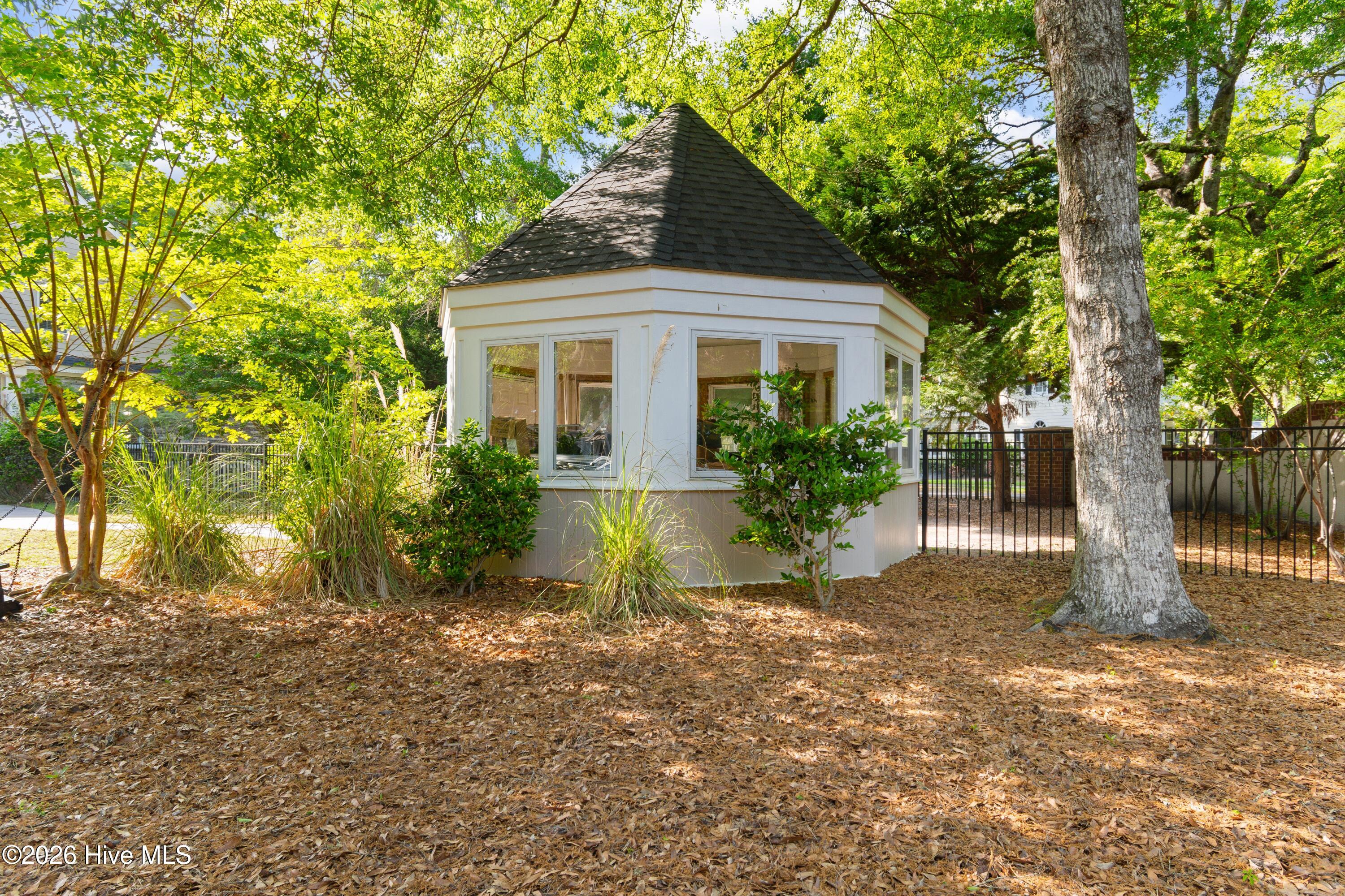 100569260 | Photo 48