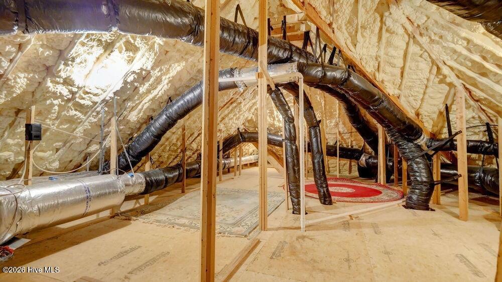 100556327 | Photo 72