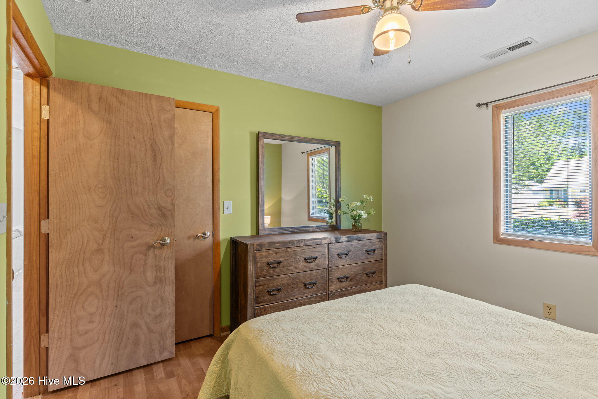 100568995 | Photo 21