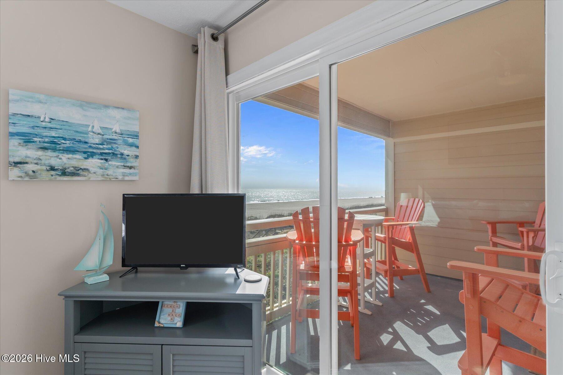 100564383 | Photo 30