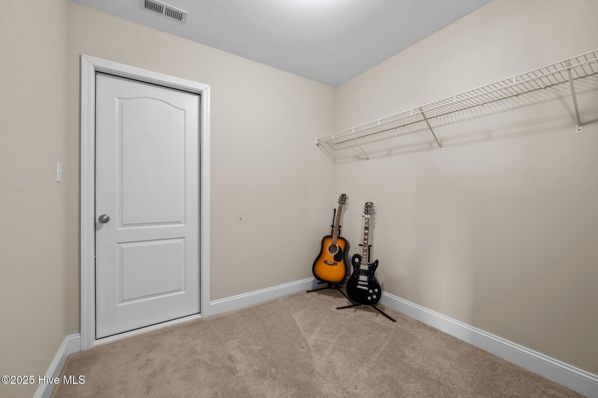 100488790 | Photo 29