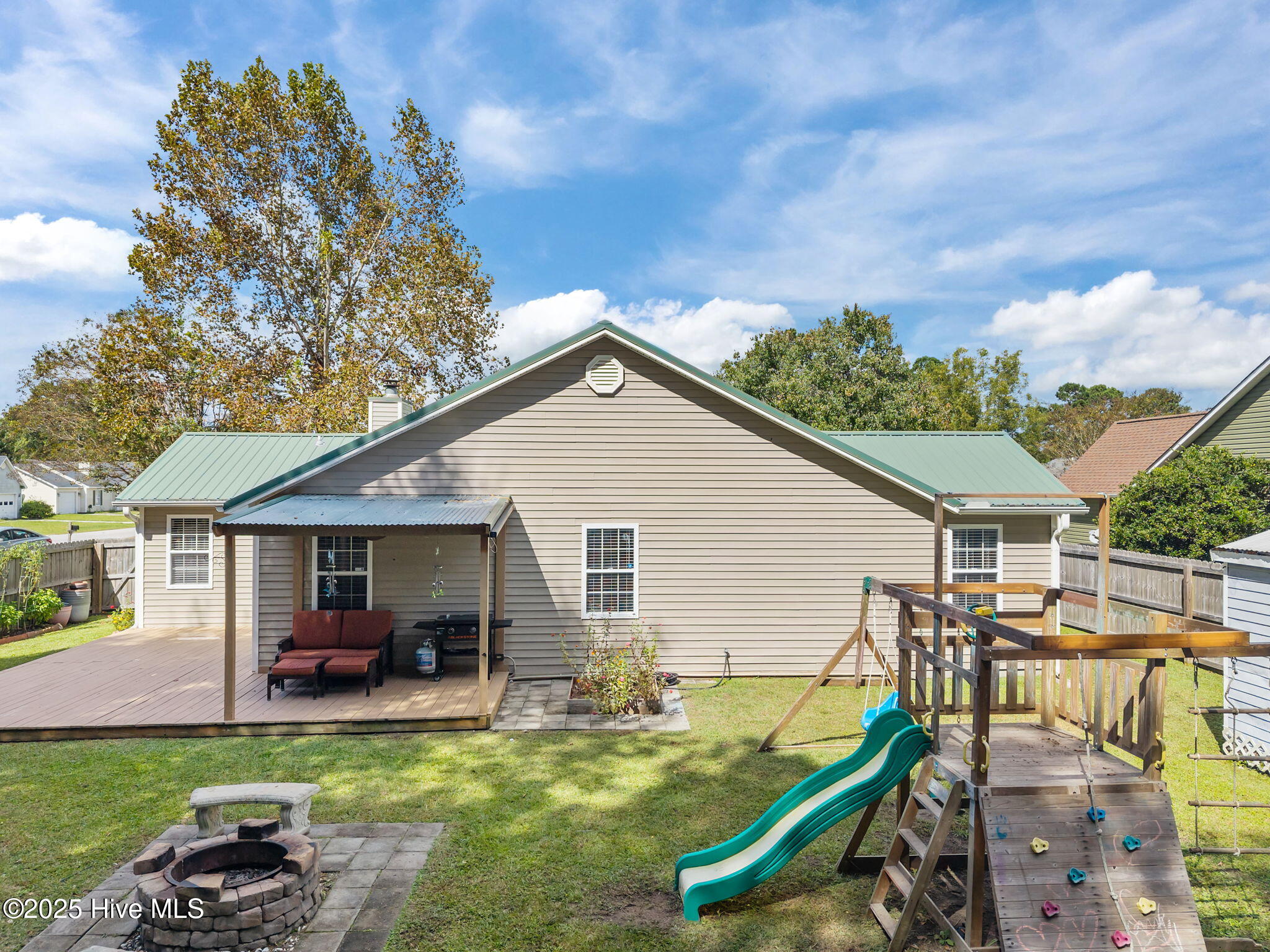 100545928 | Photo 26