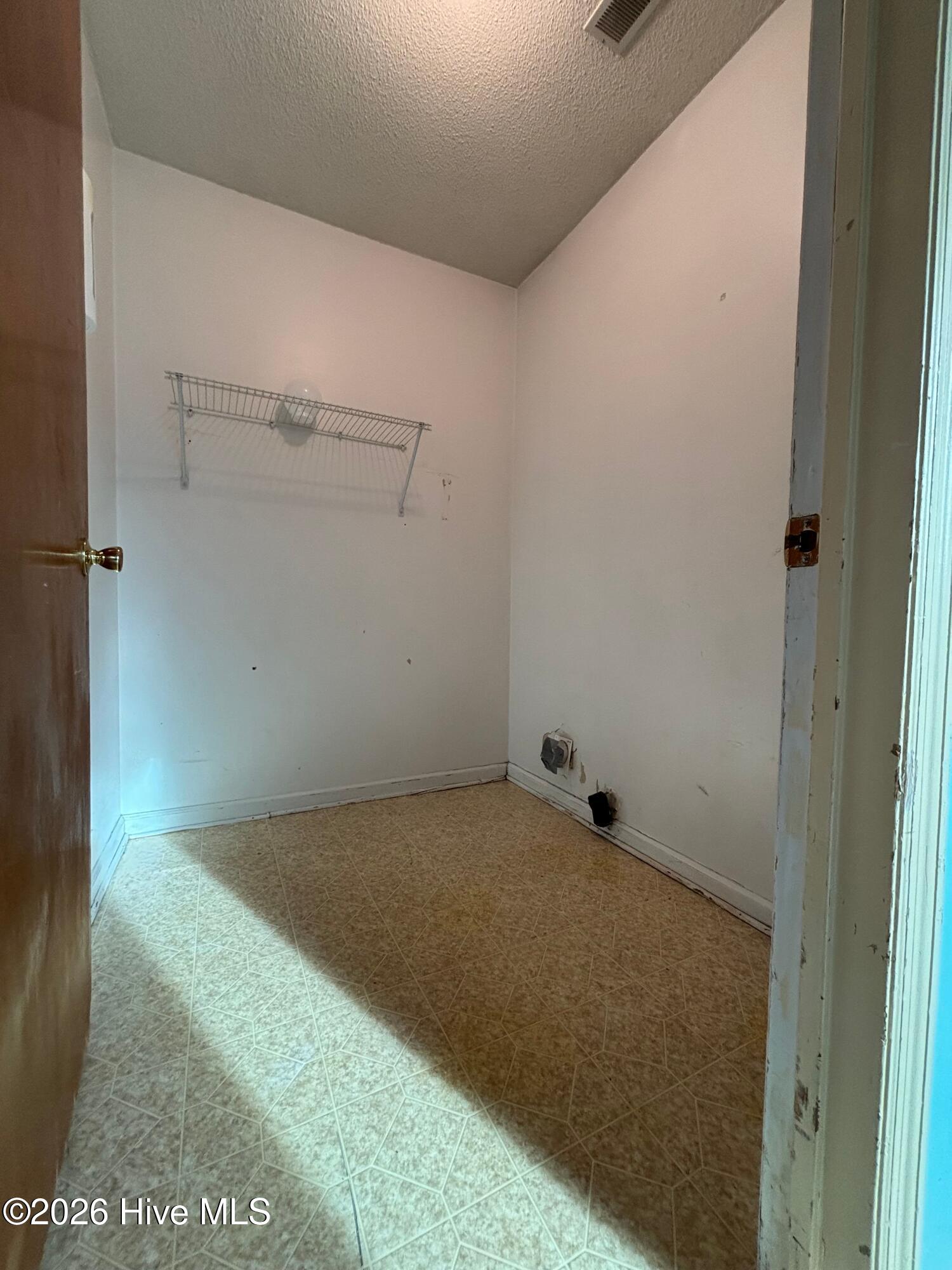 100561528 | Photo 17