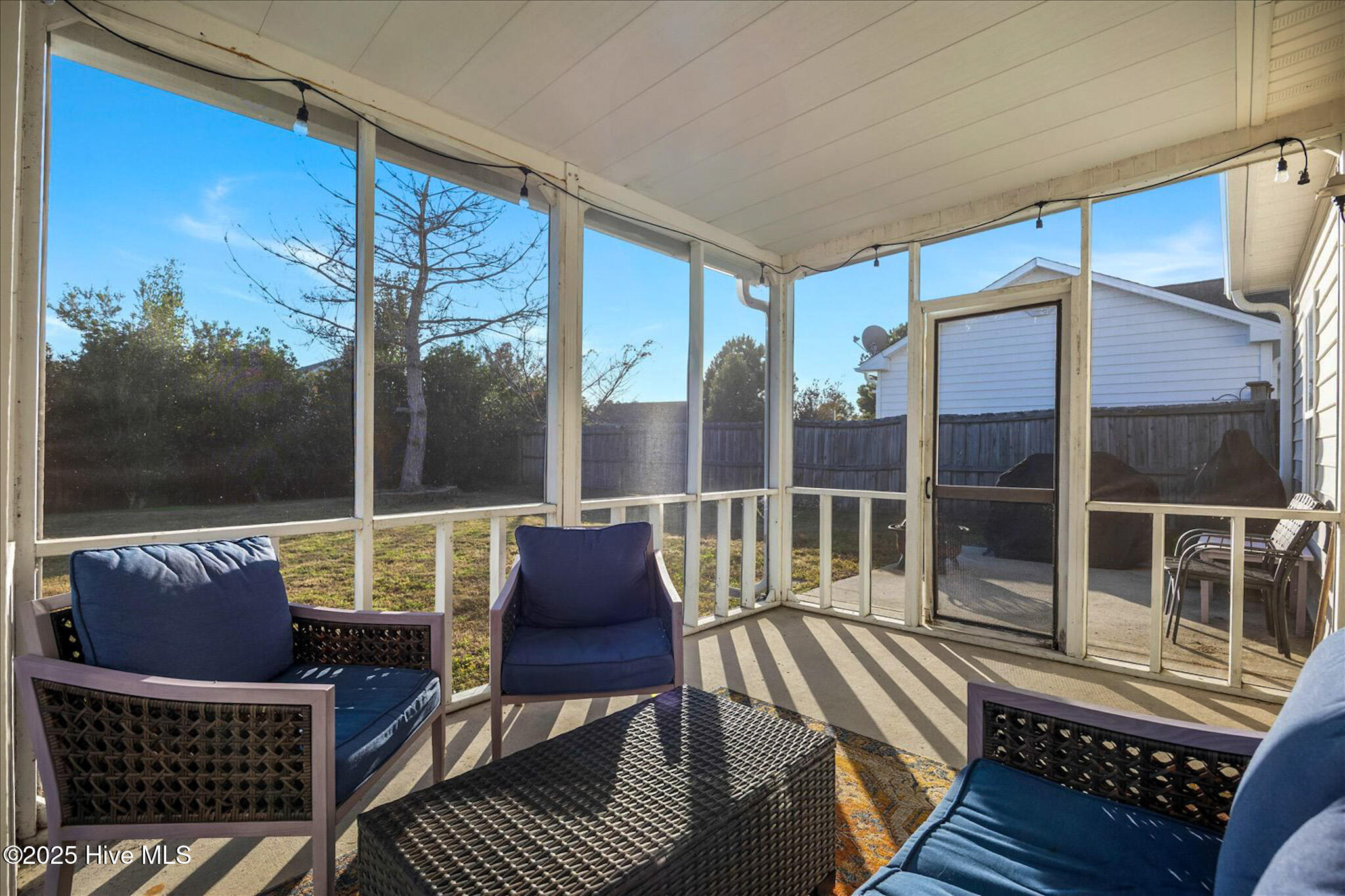 100542002 | Photo 15