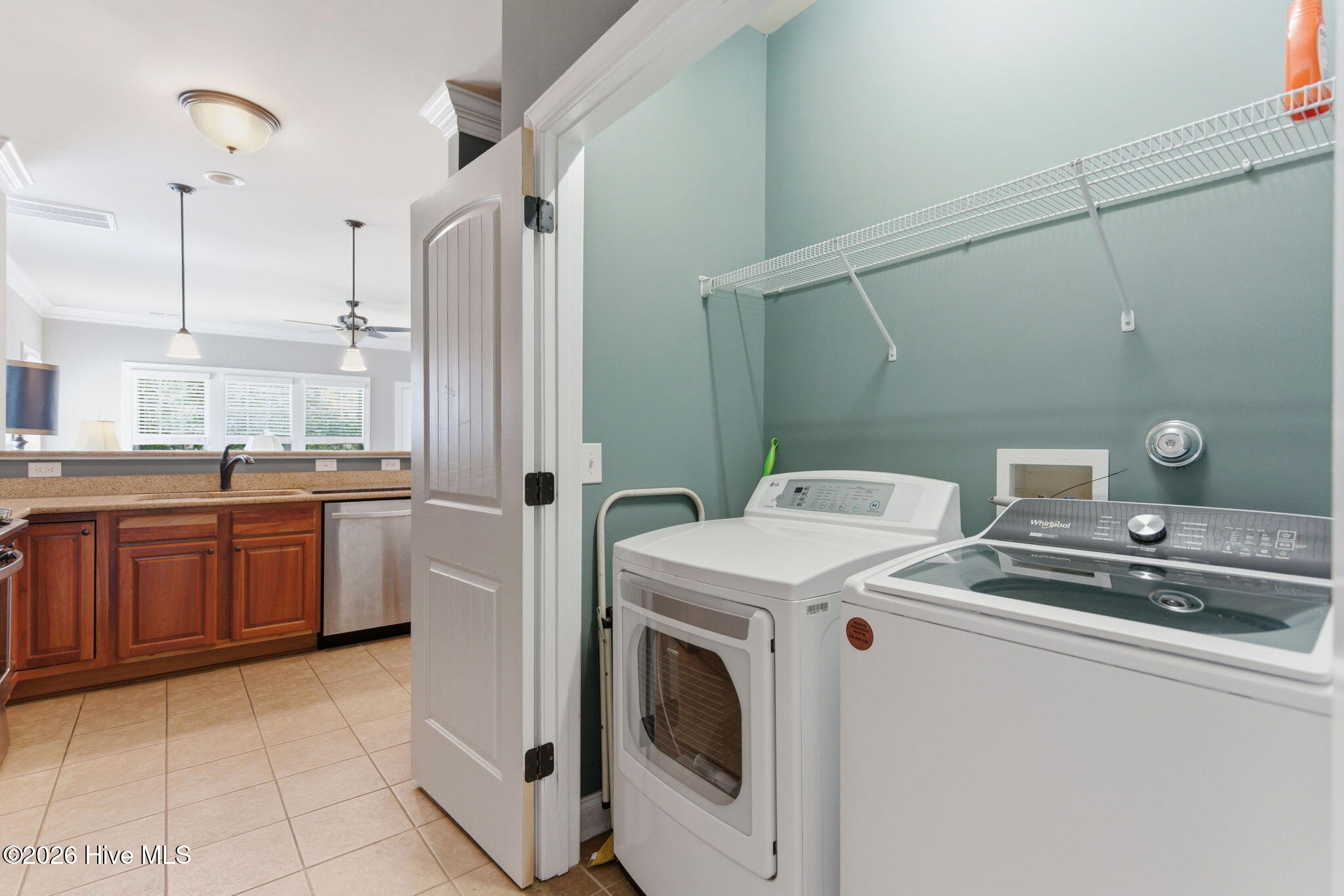 100569700 | Photo 19