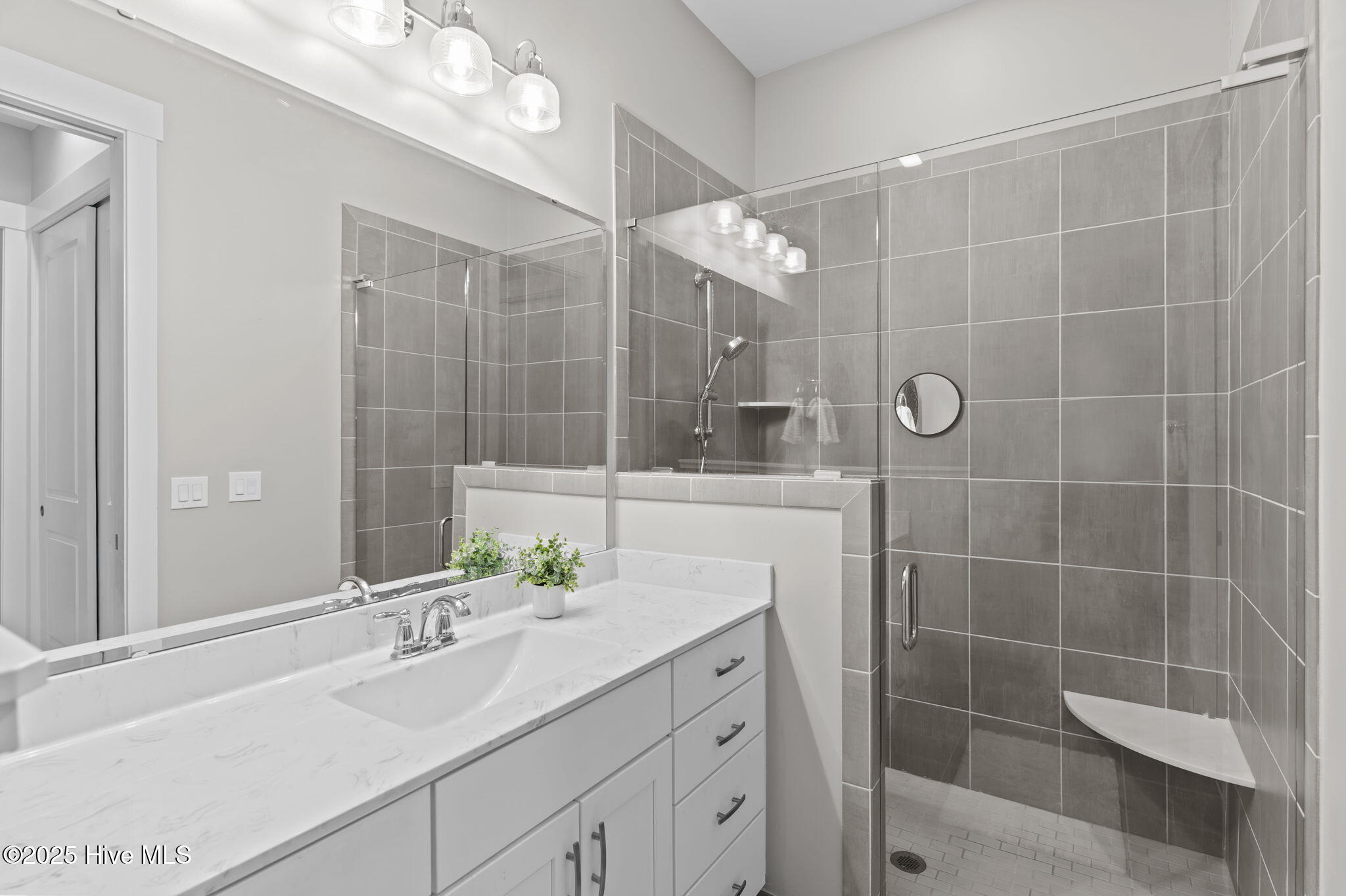 100543131 | Photo 28