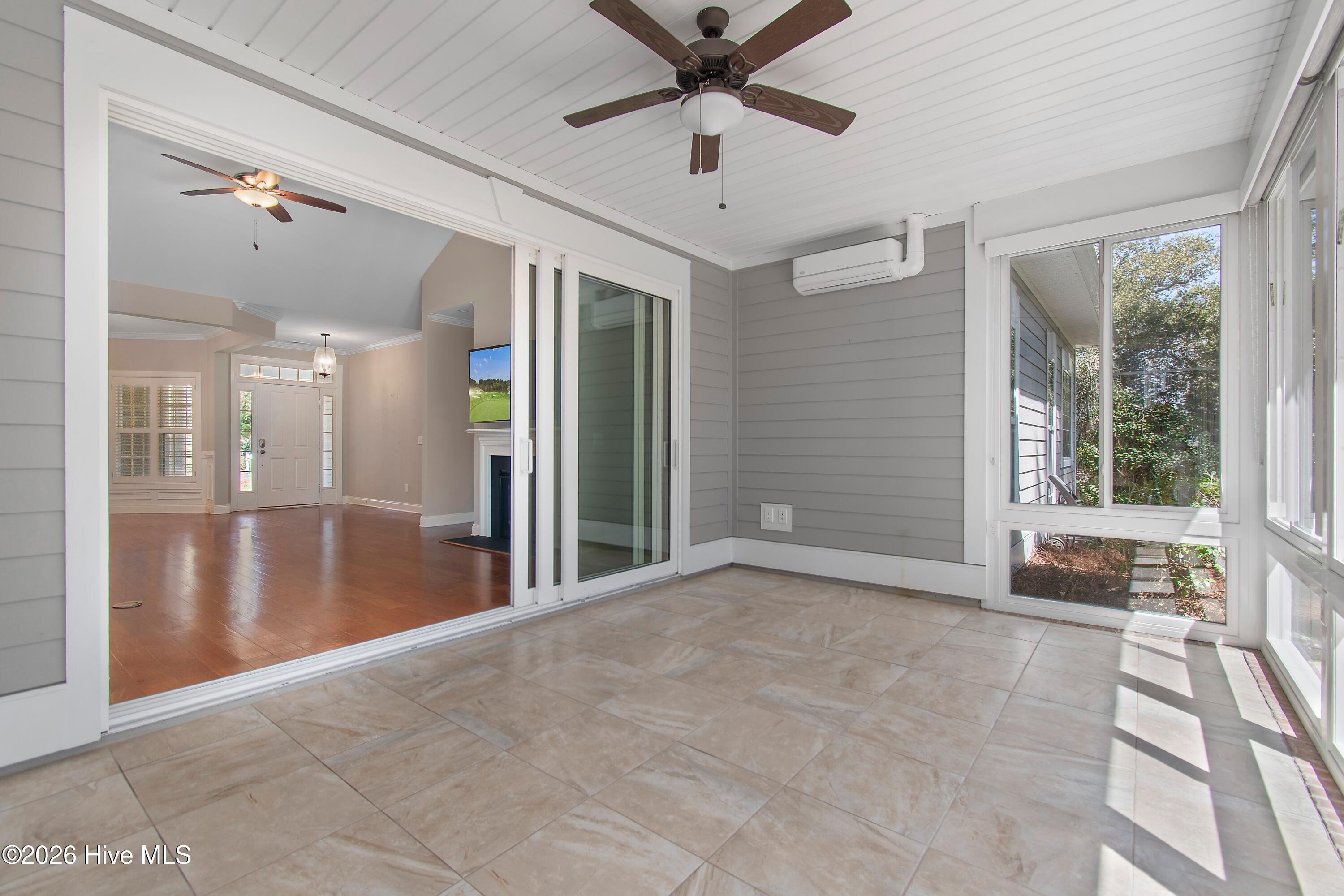 100563713 | Photo 34