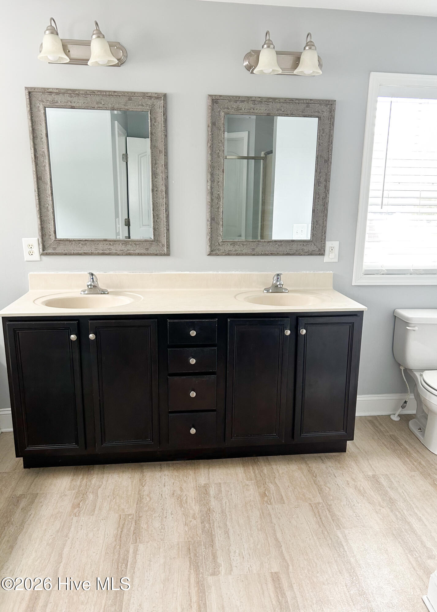 100552323 | Photo 10