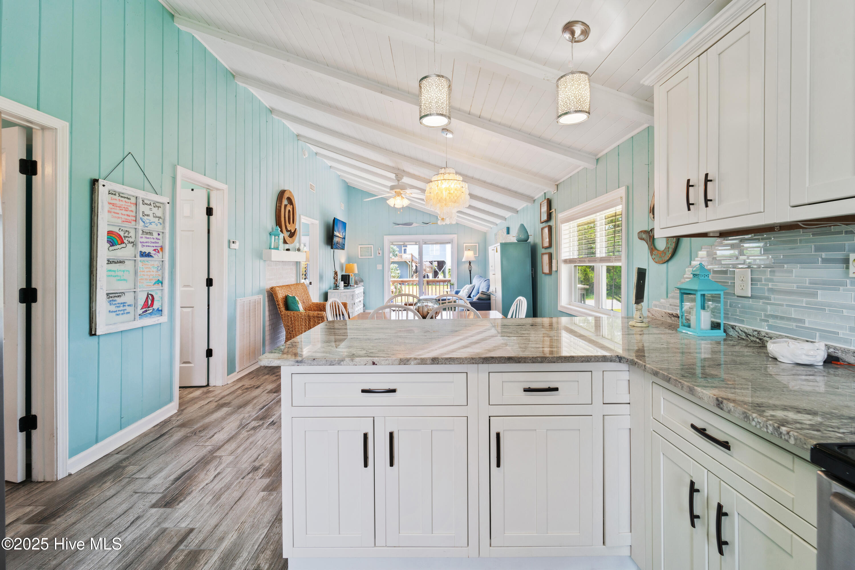 100548347 | Photo 10