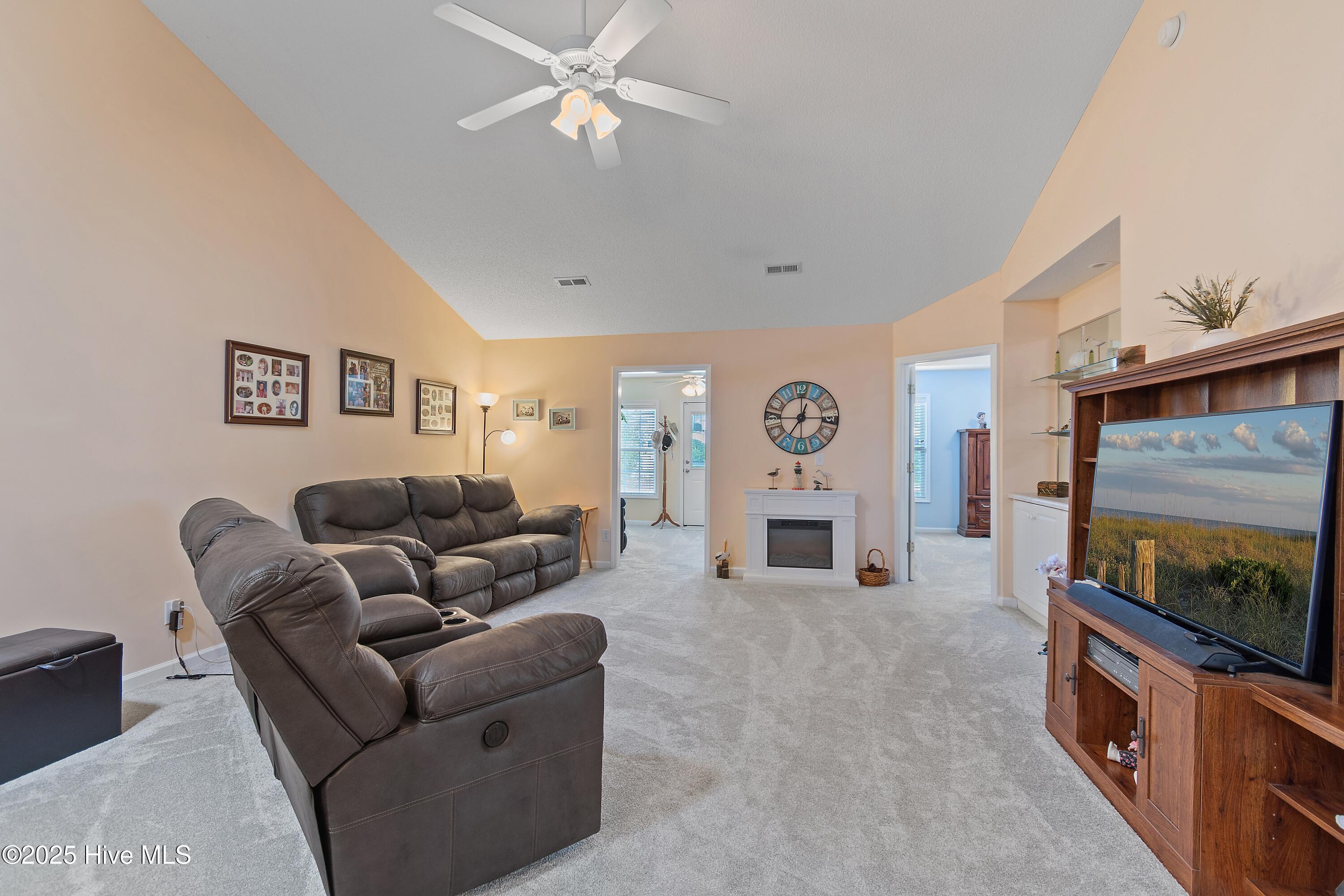 100529977 | Photo 23