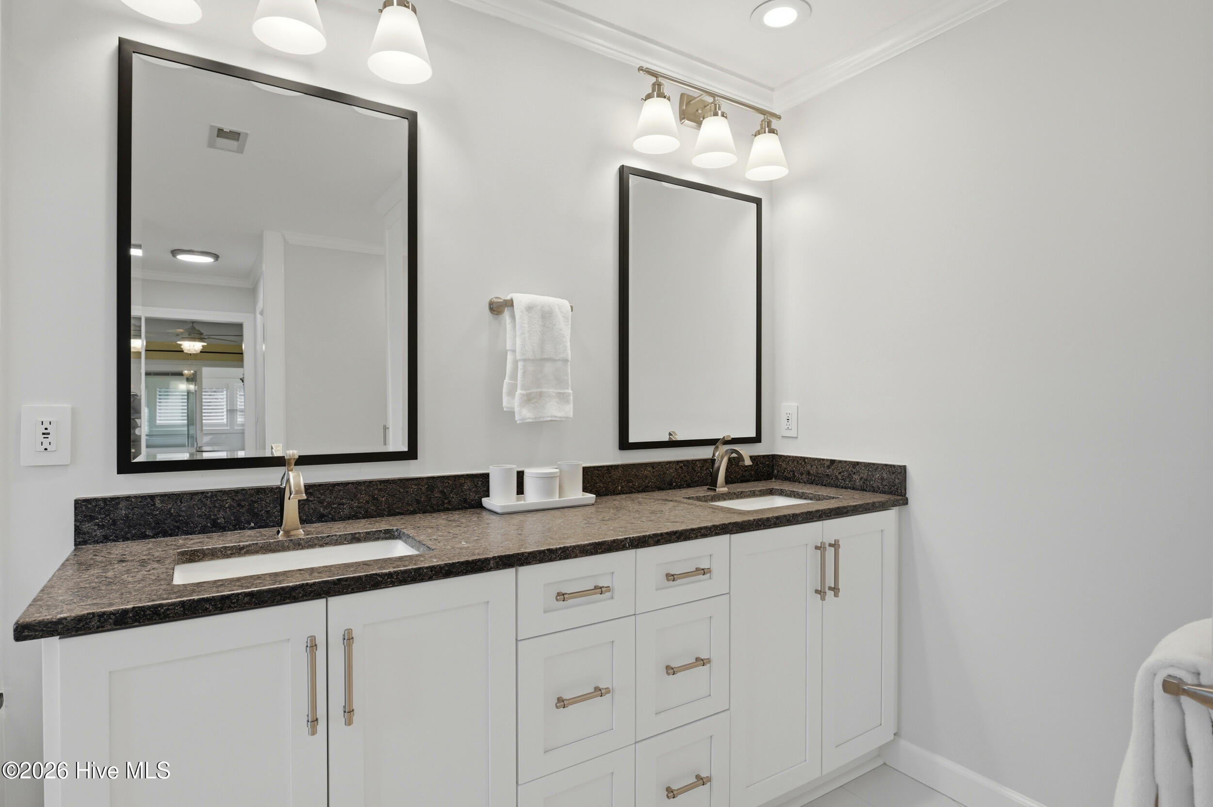 100555561 | Photo 26