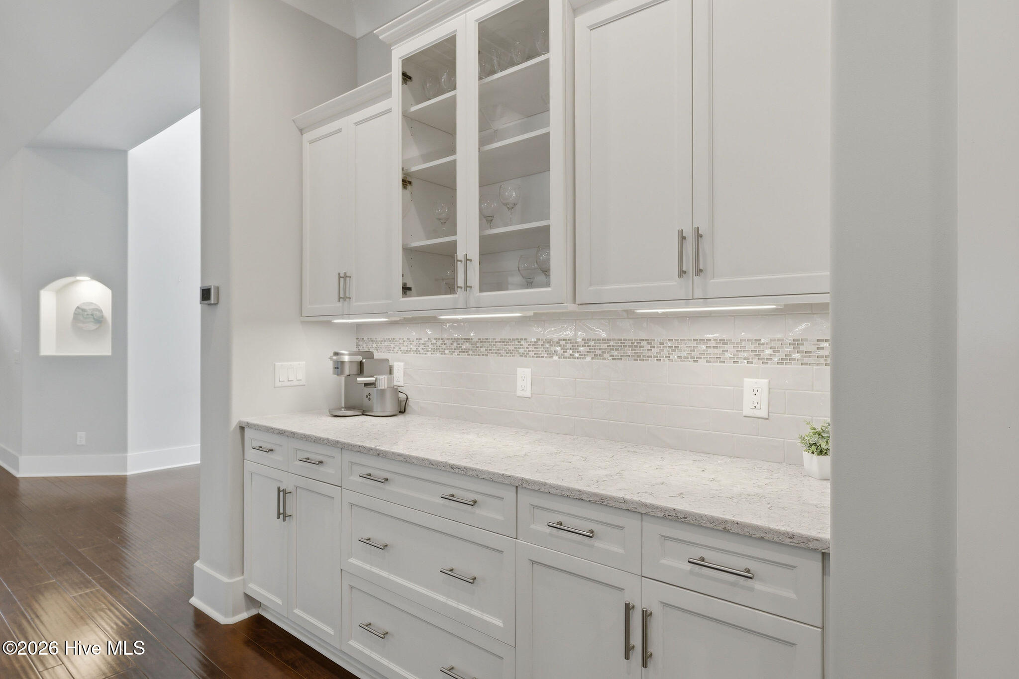 100562967 | Photo 27