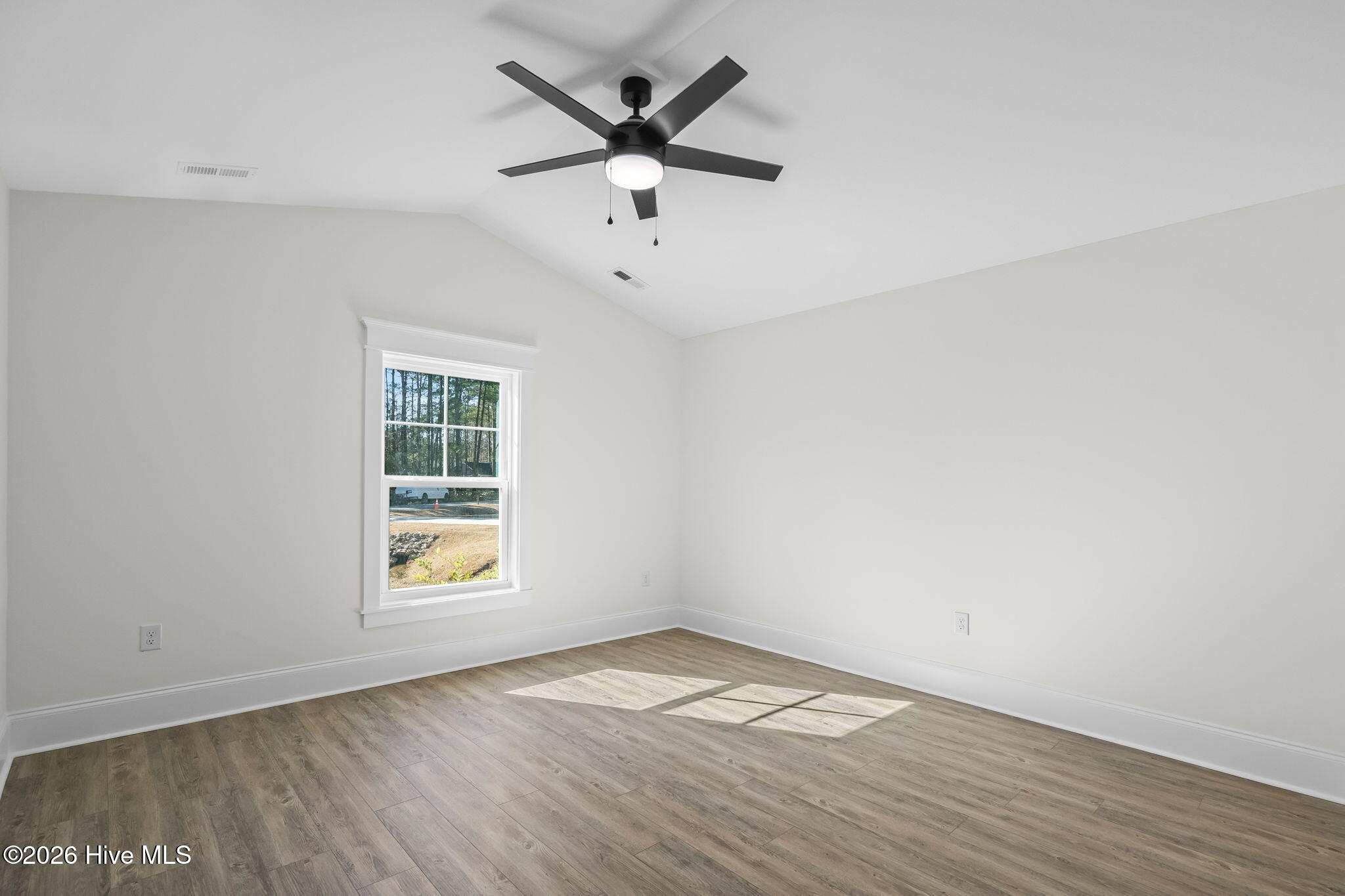 100552175 | Photo 33