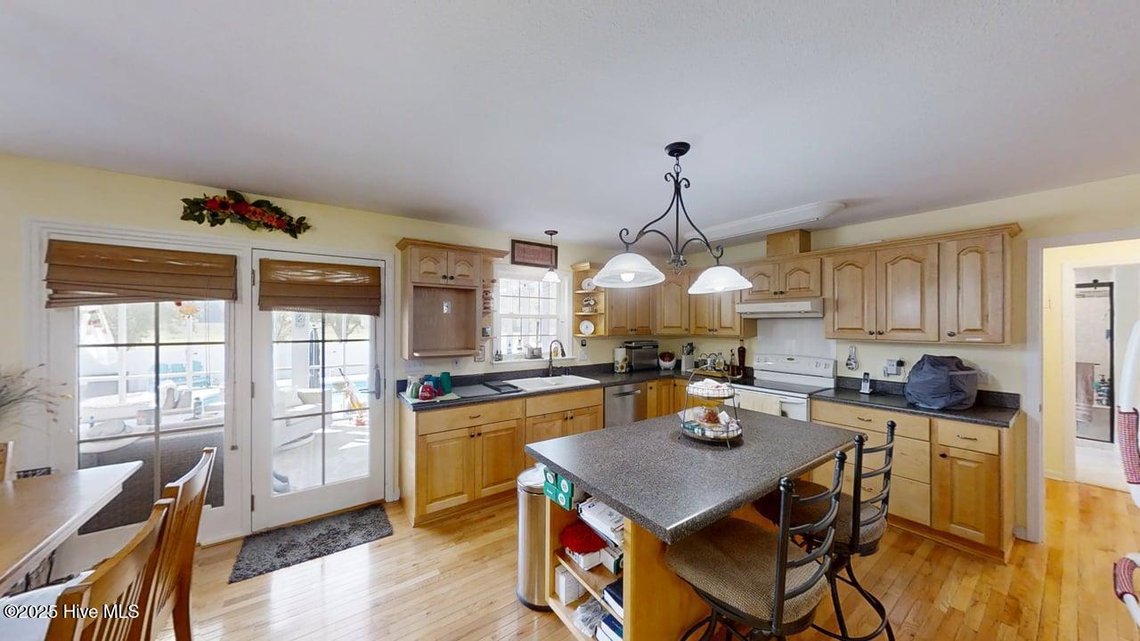 100524167 | Photo 21