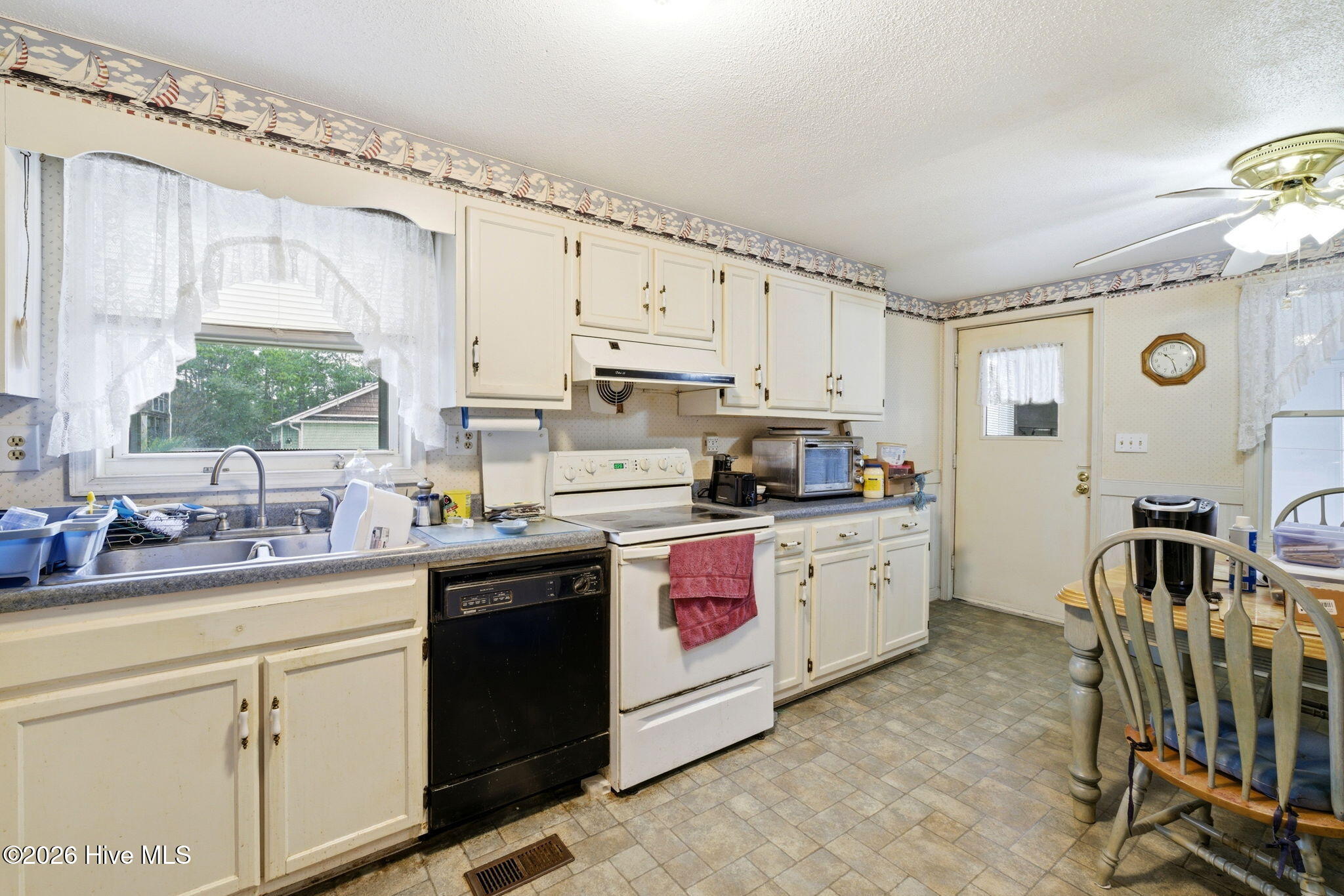 100558403 | Photo 28