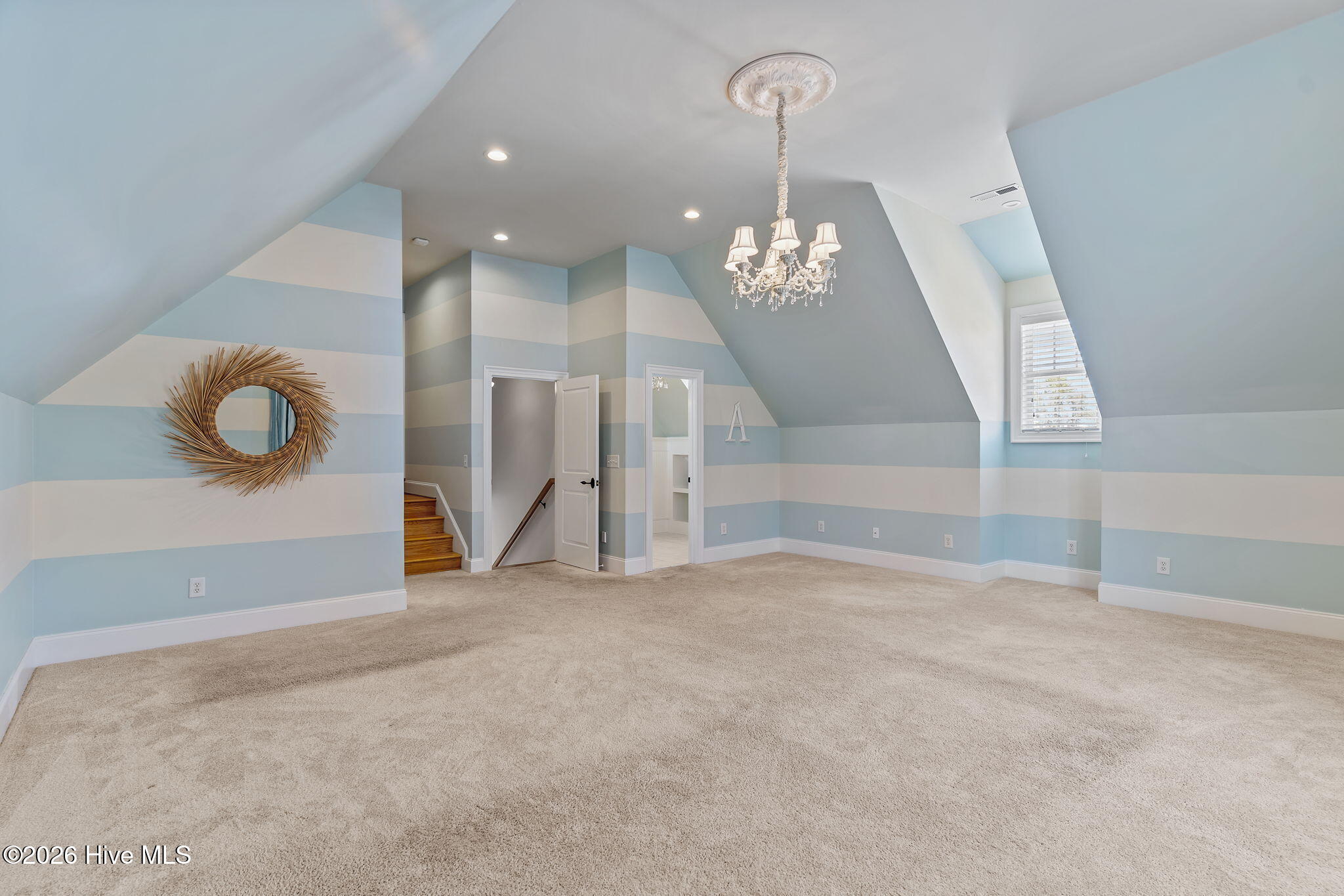 100561575 | Photo 48