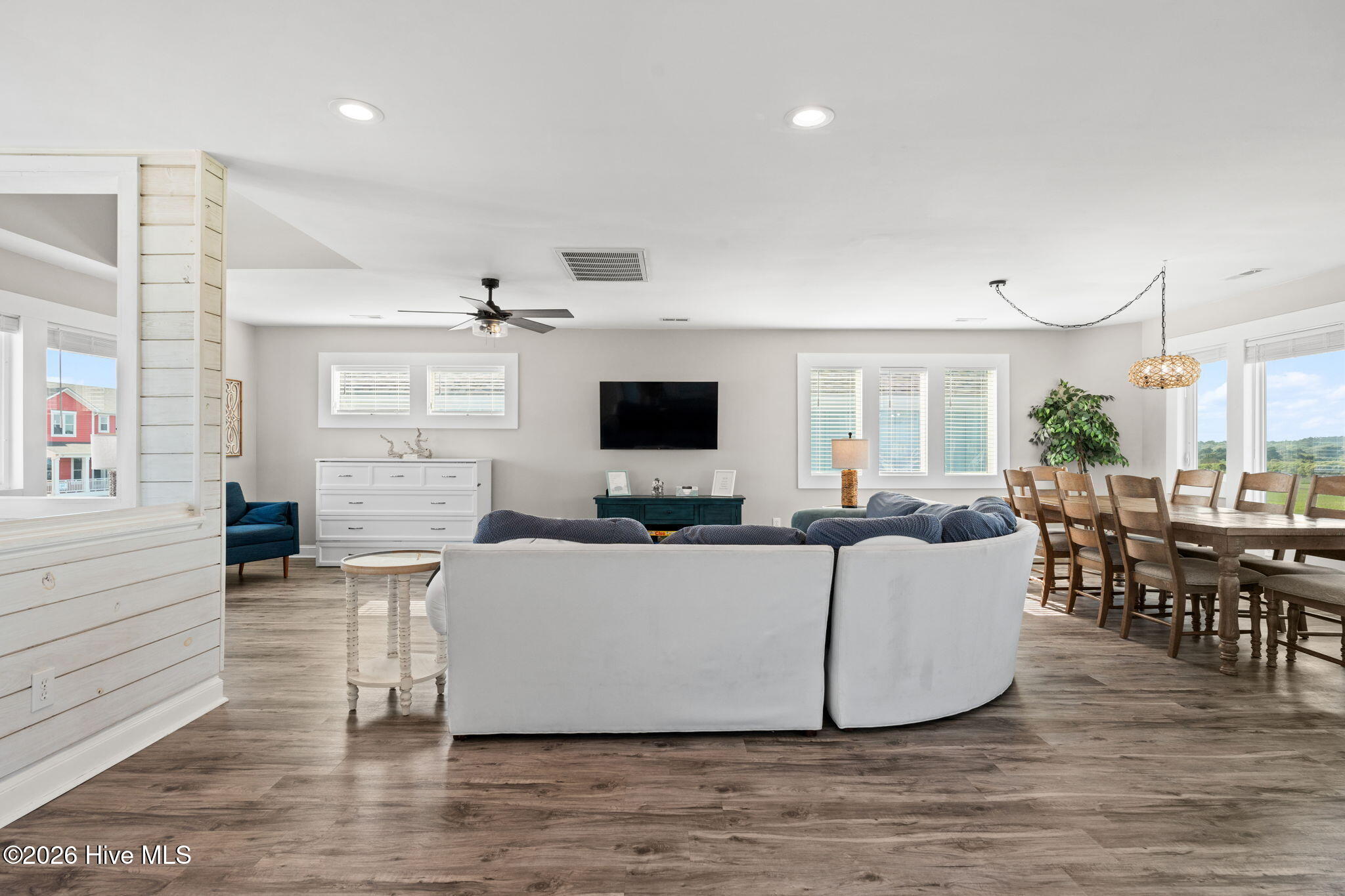 100568458 | Photo 21