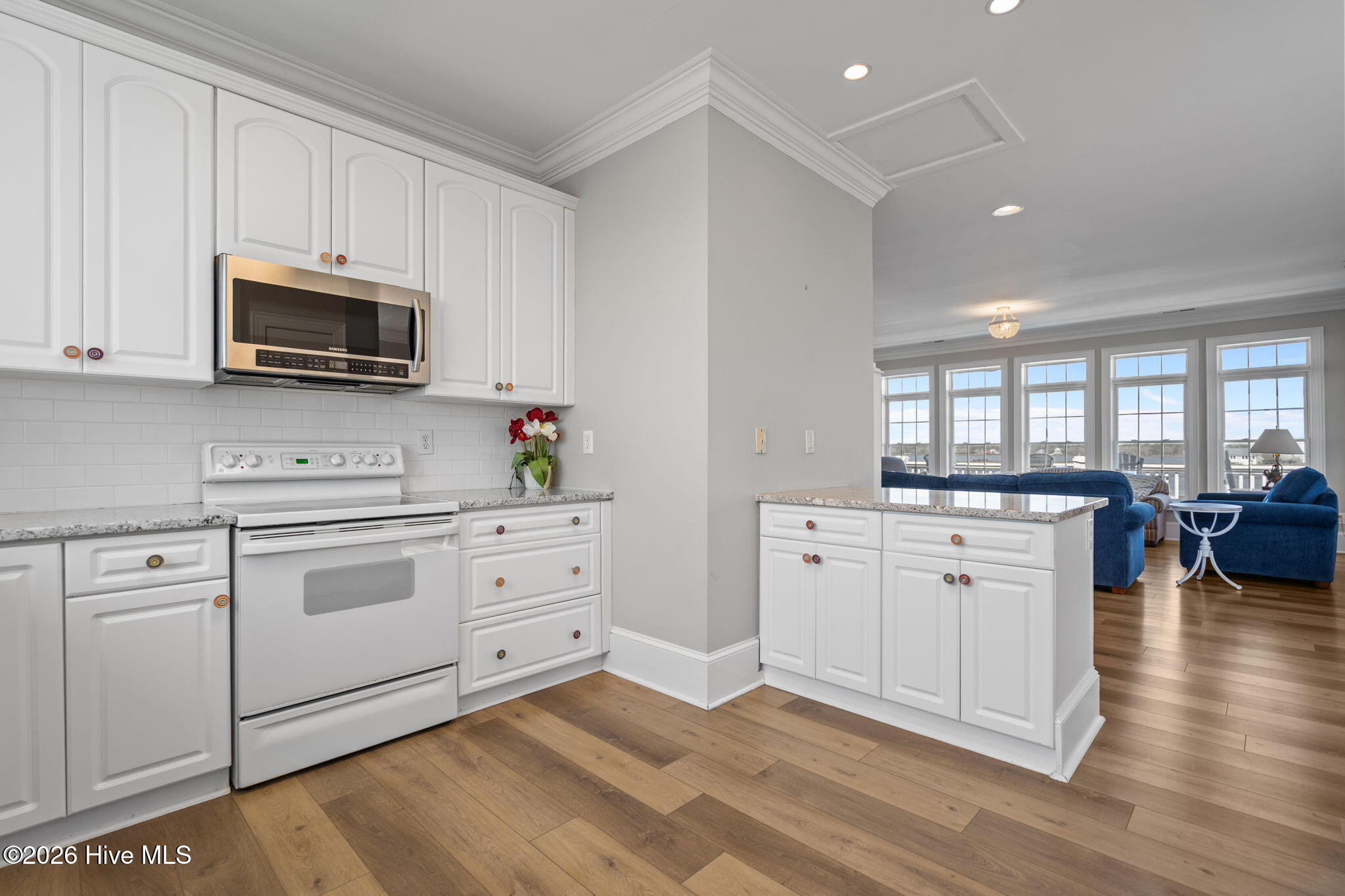 100564459 | Photo 39