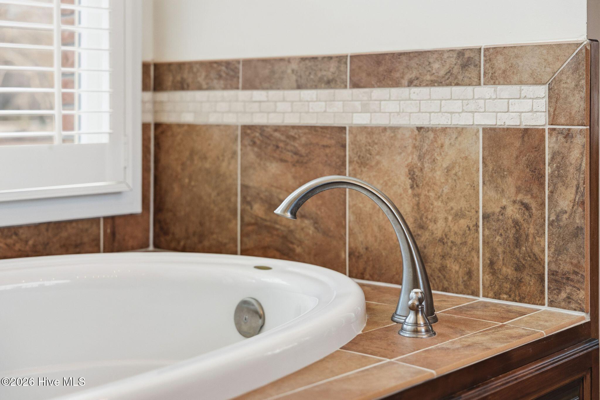 100565083 | Photo 35