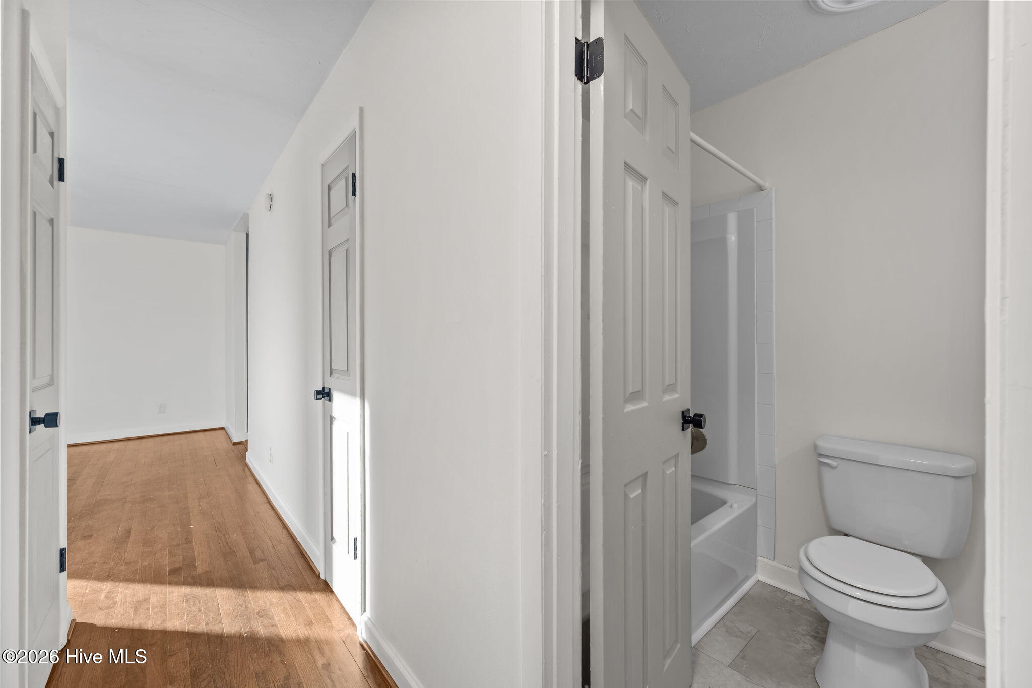 100548800 | Photo 22