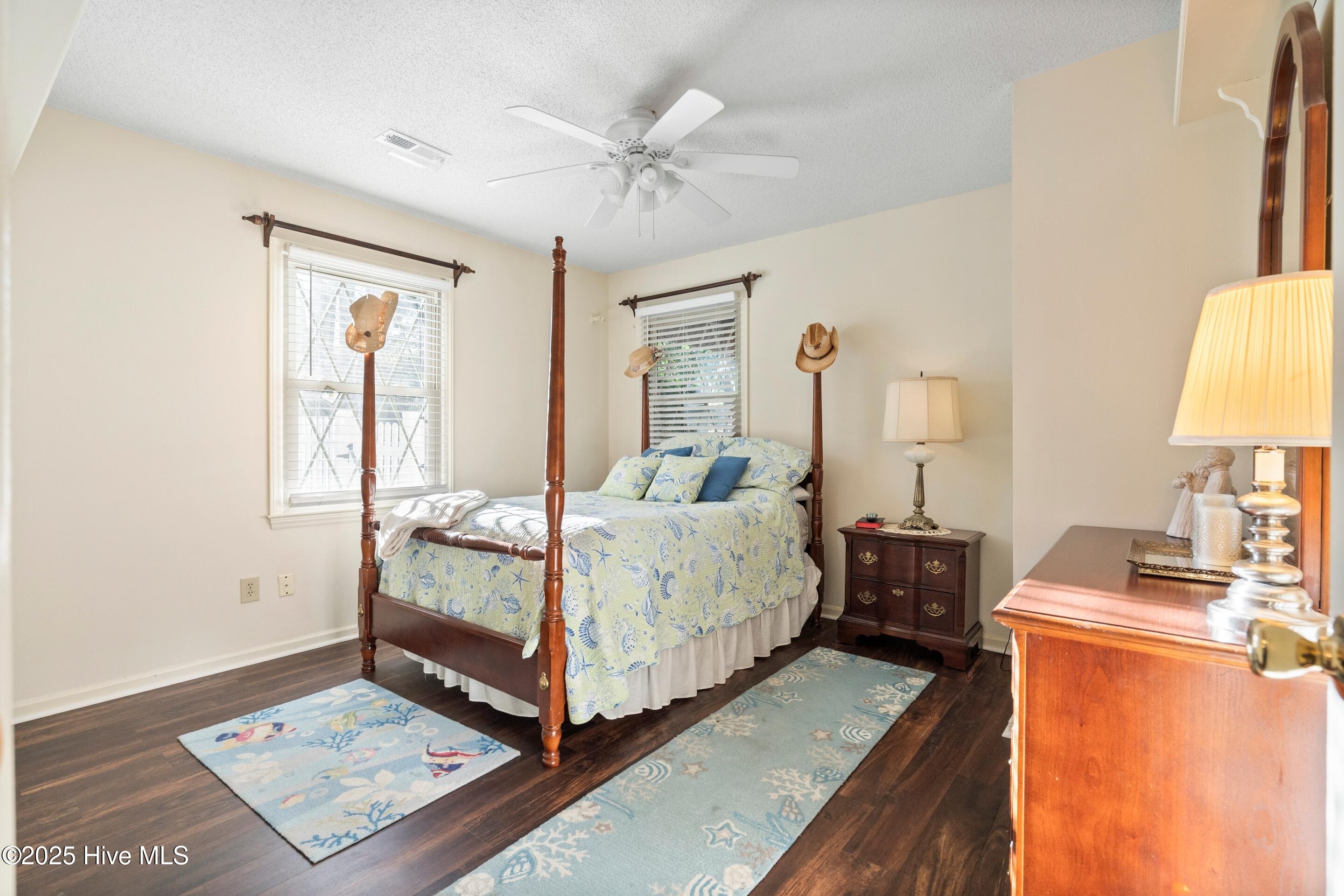 100548046 | Photo 16