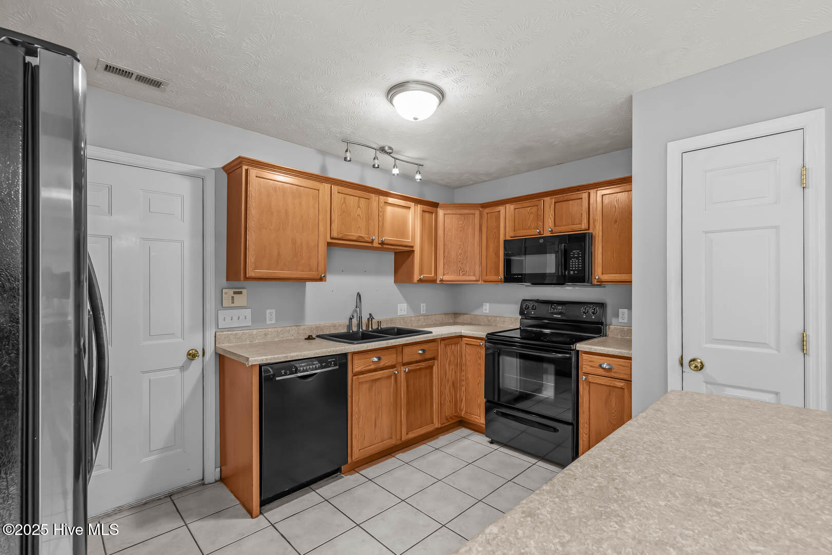 100542148 | Photo 21