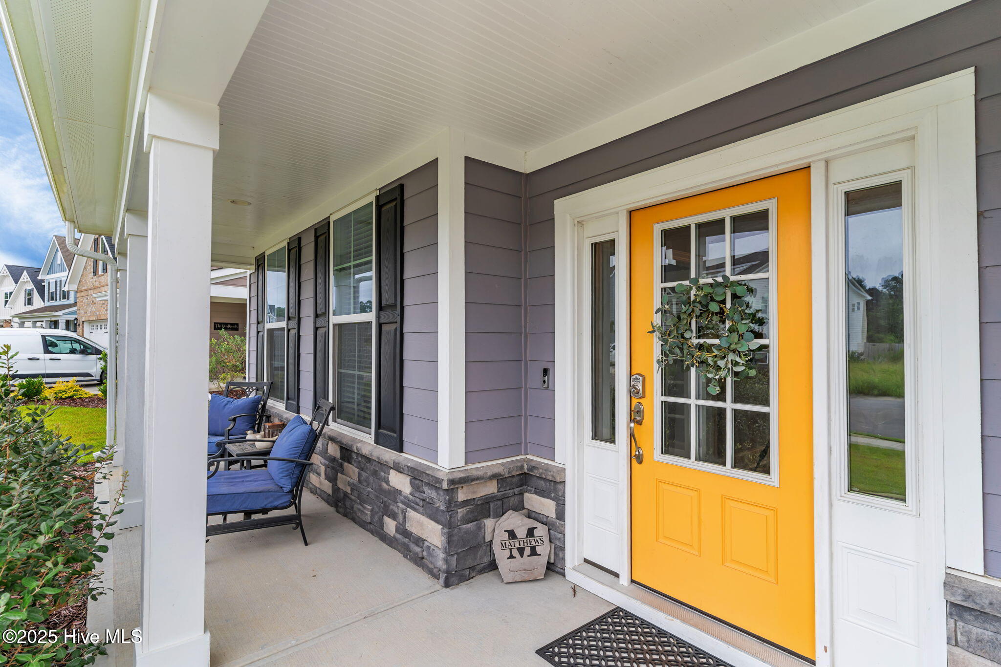 100525303 | Photo 10