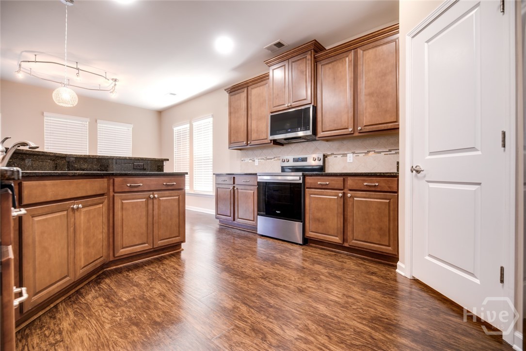 Large kitchen... Room to move around
