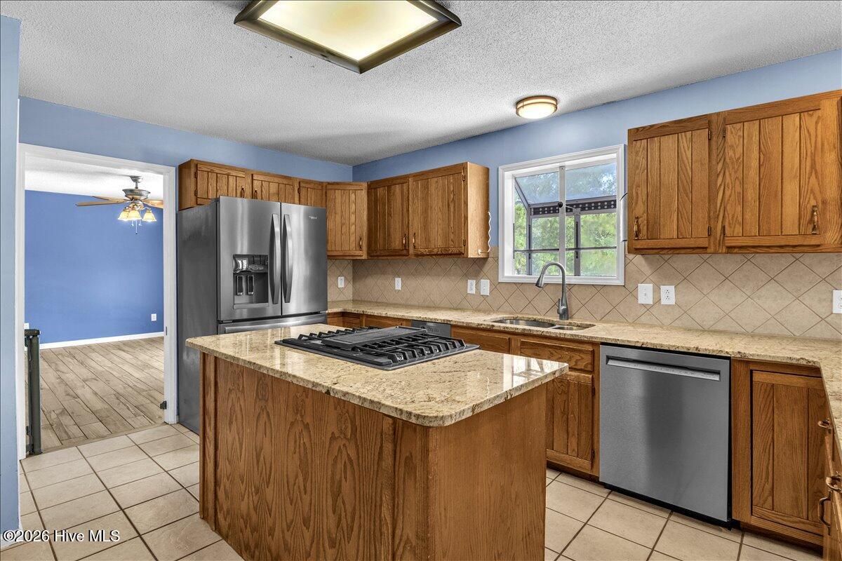 100566130 | Photo 21