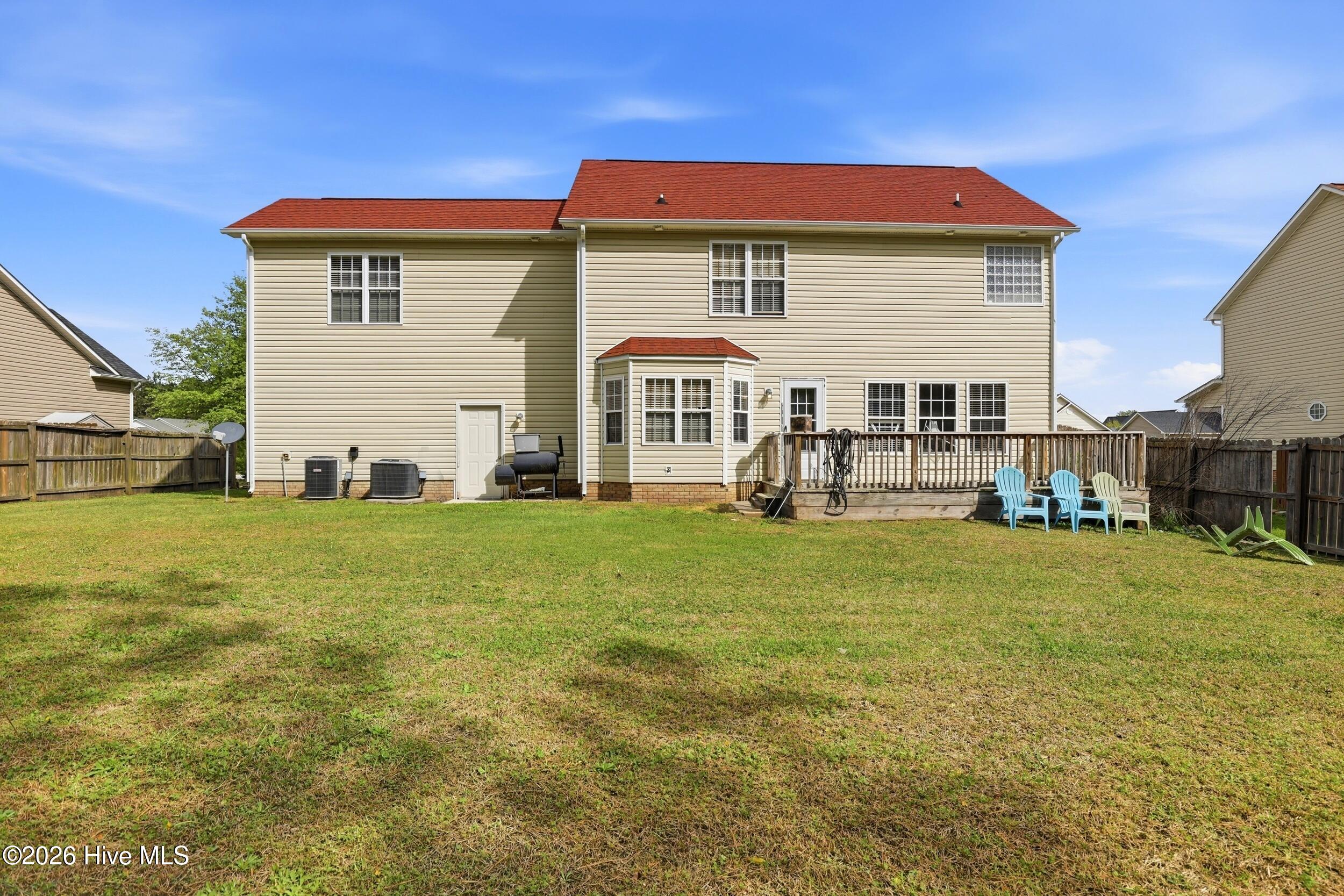 100561590 | Photo 21