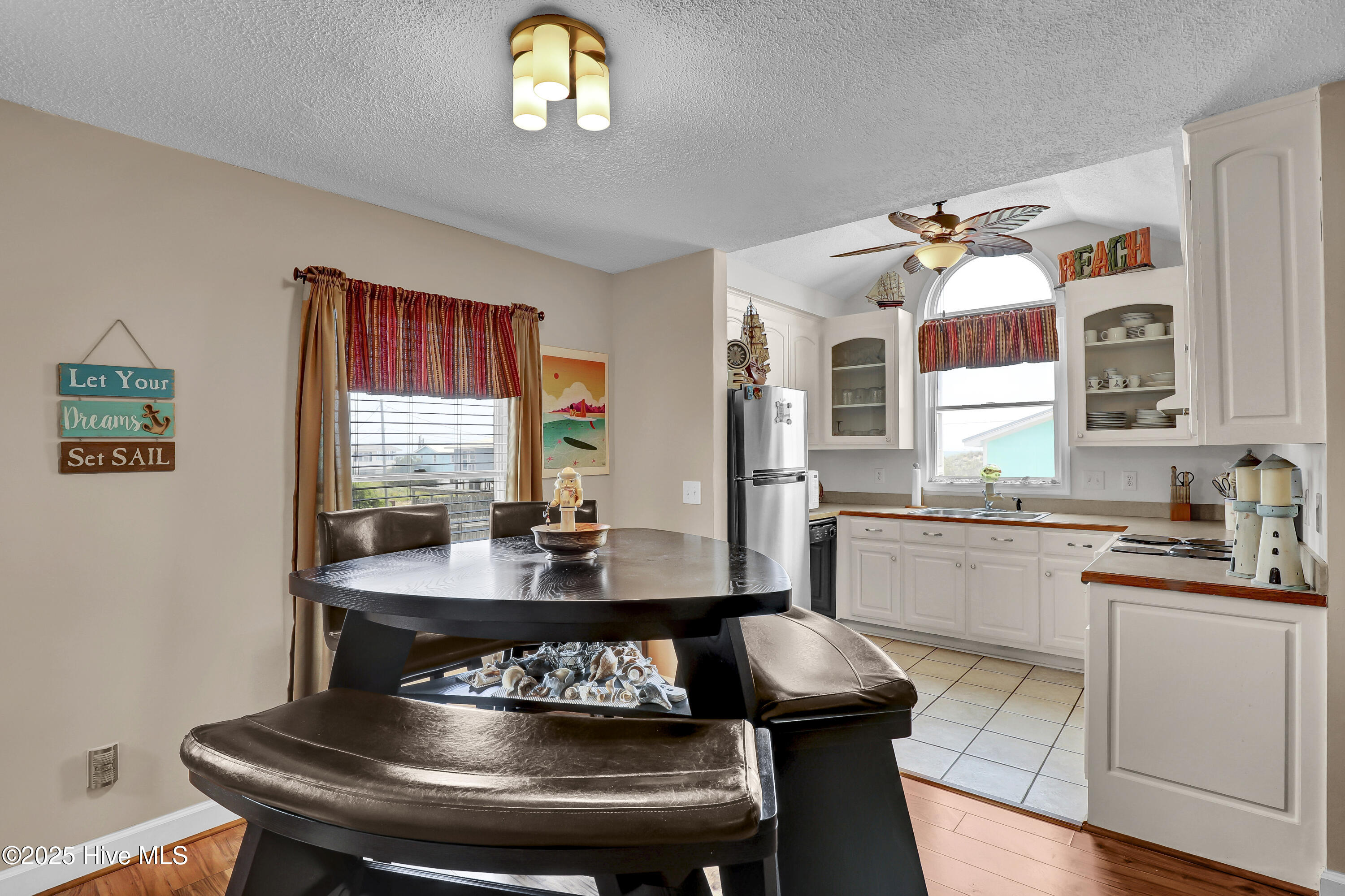 100521146 | Photo 14