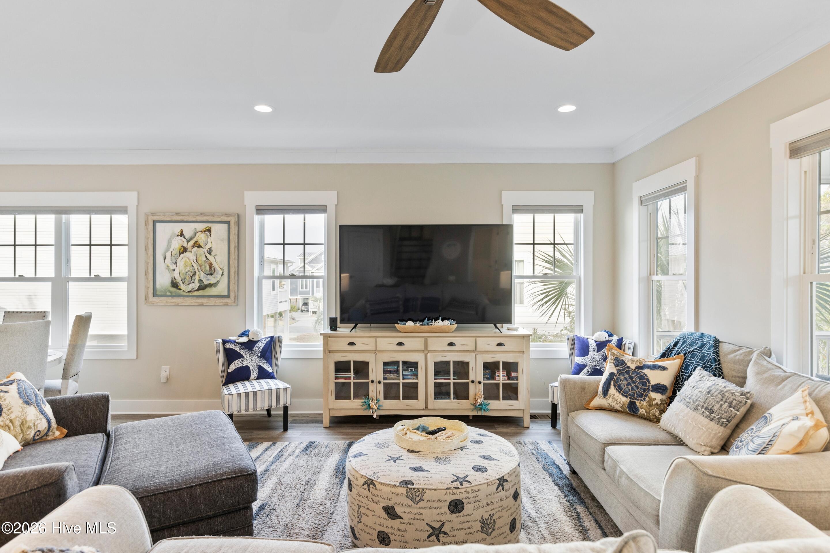 100548444 | Photo 31