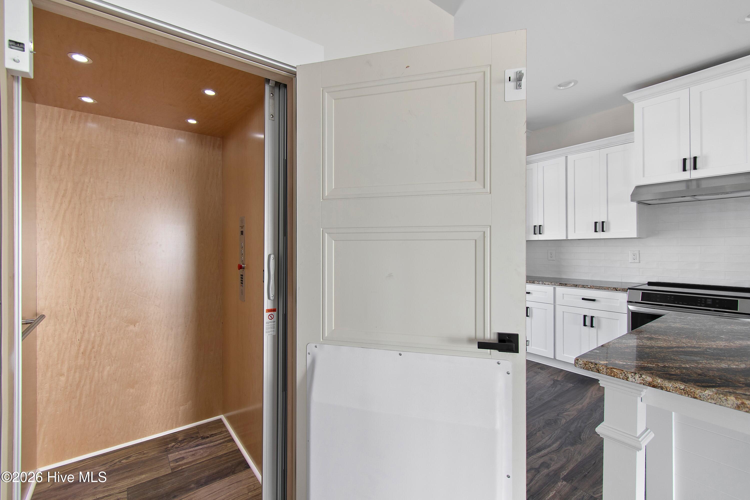 100525710 | Photo 75