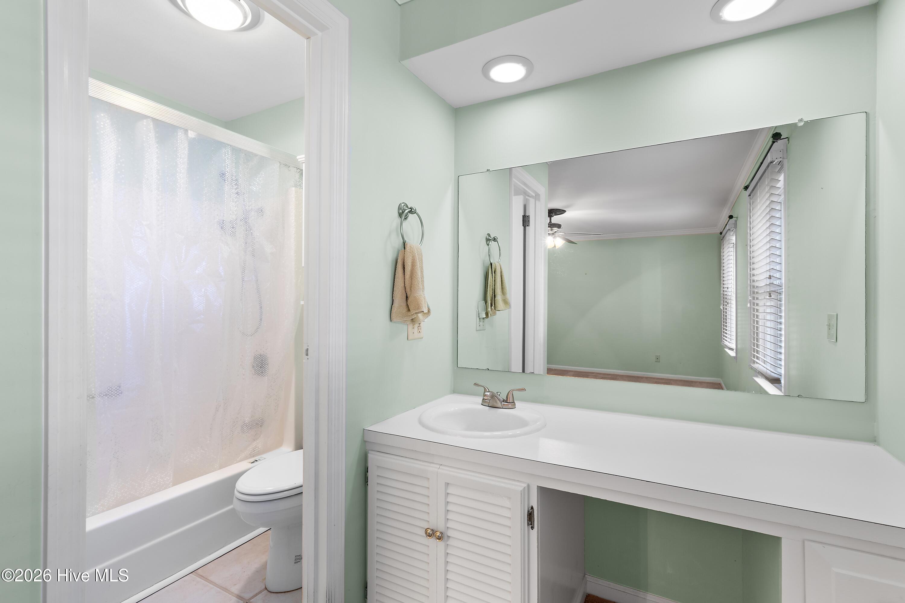 100549008 | Photo 22