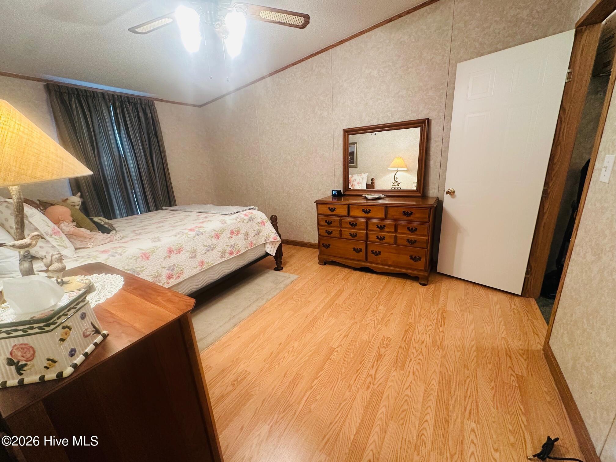 100548768 | Photo 23