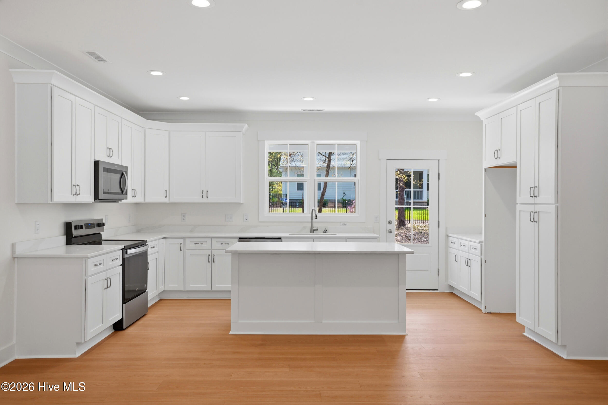 100556928 | Photo 18