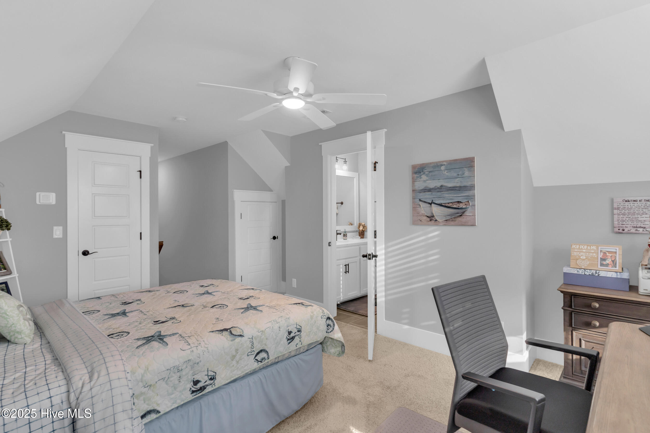 100543142 | Photo 40