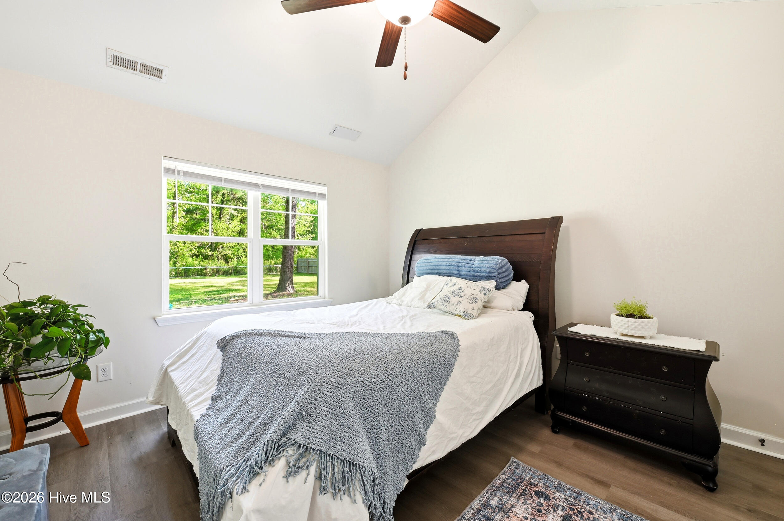 100568346 | Photo 19