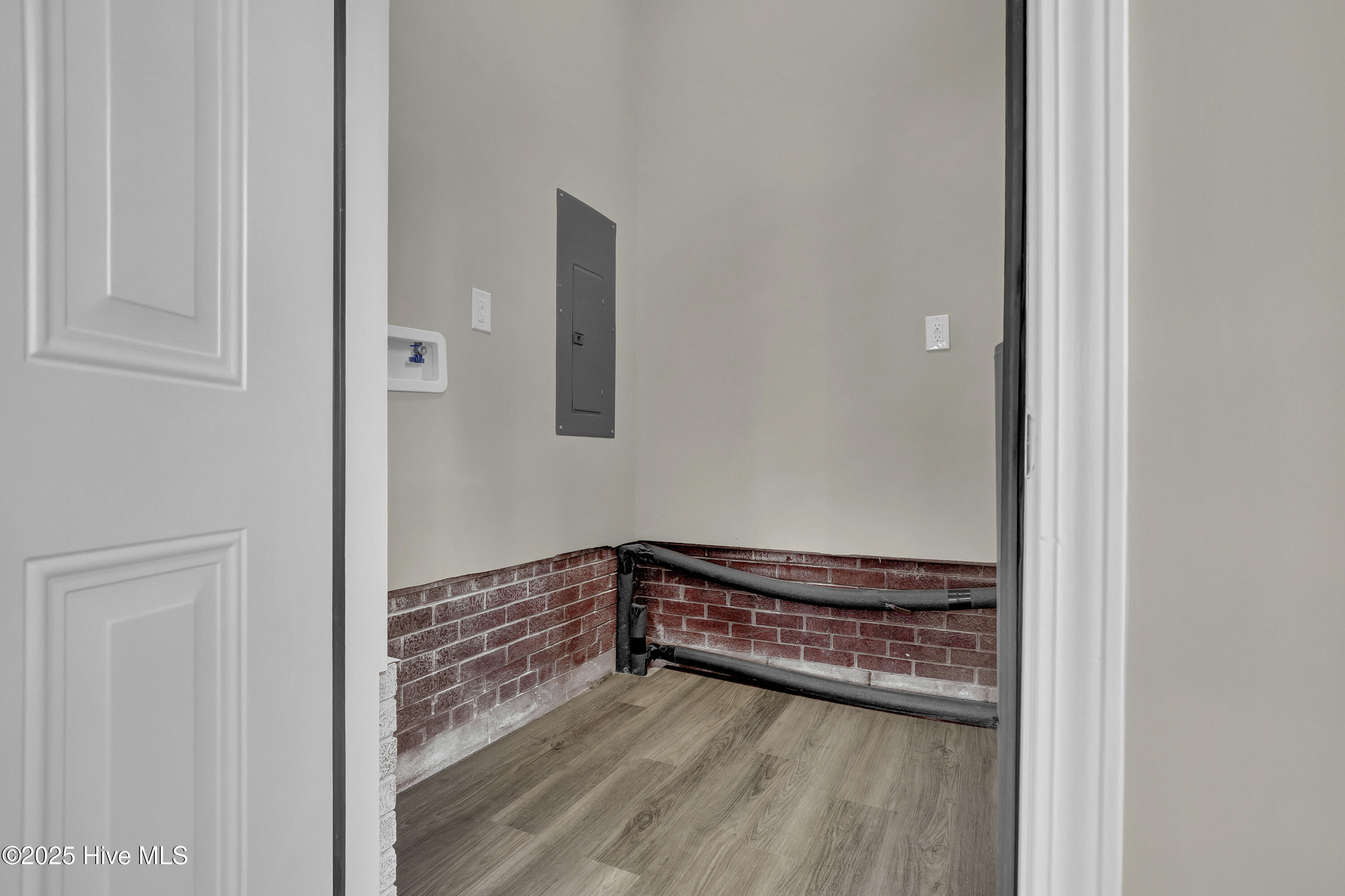 100542523 | Photo 15